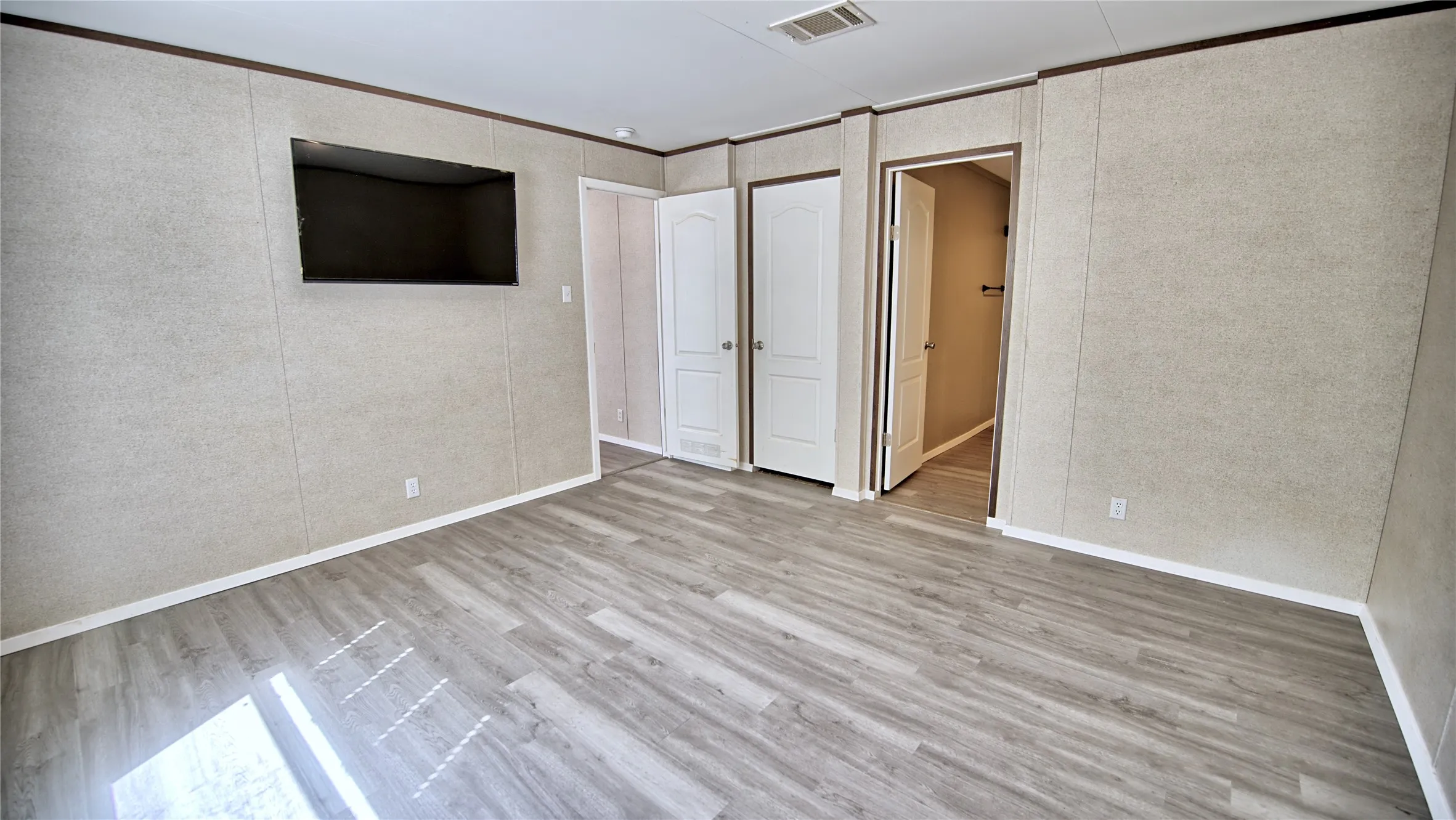 Primary features ensuite bath and walk in closet