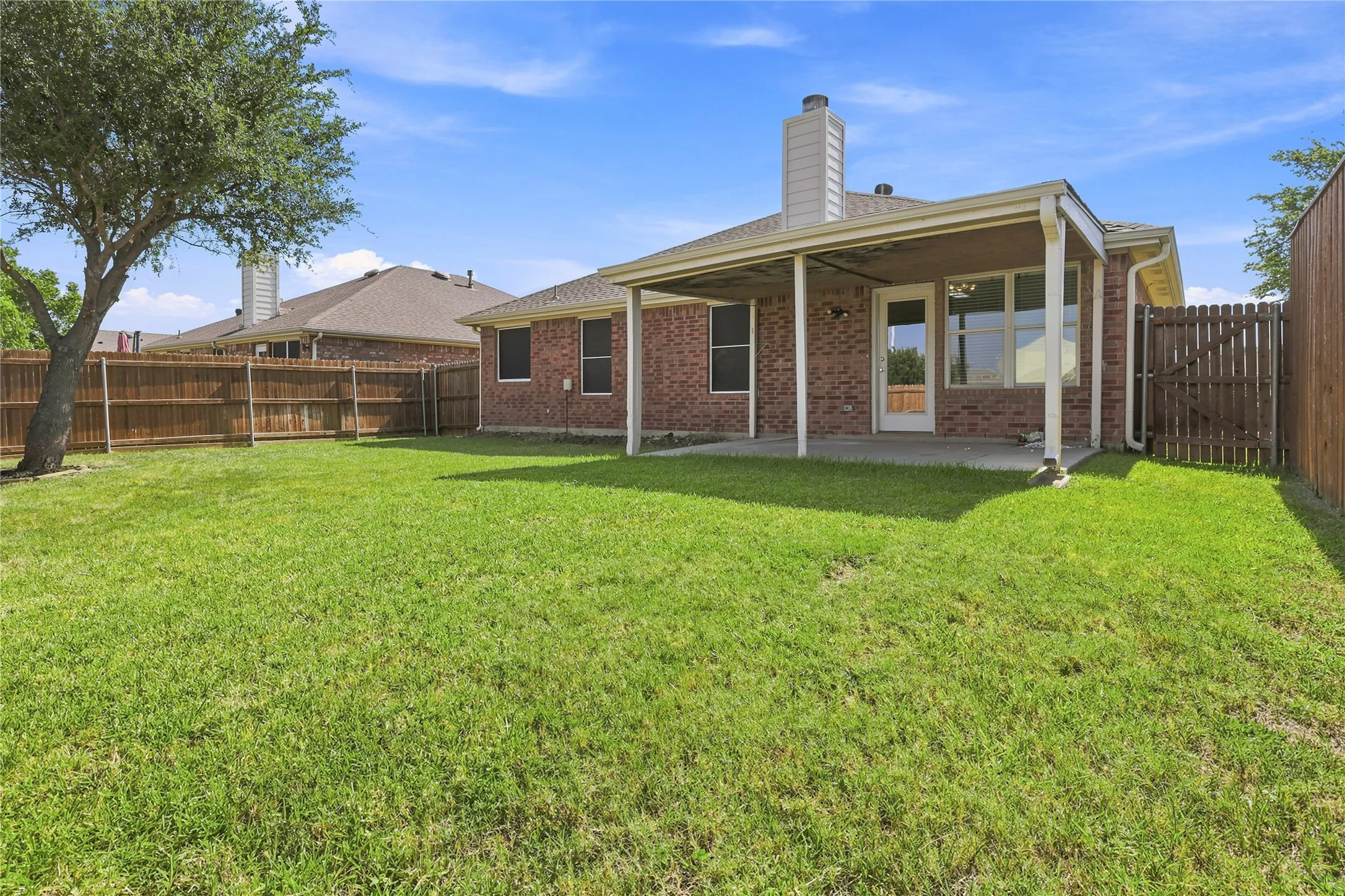 Single Family Residence For Sale in Denton County , 2713 Dawn Spring Drive, Little Elm, Texas 75068, 3 Bedroom, 2 Bathroom, 2 Garage spaces, 1,437 Sqft, built in 2004, mls#21329192, Real Estate Agent in Little Elm, Homes For Sale in Denton county, Homes For Sale in Little Elm, Realtor in Little Elm Texas, Real Estate Brokerage Independent Realty Texas, Luminita Cordes Realtor