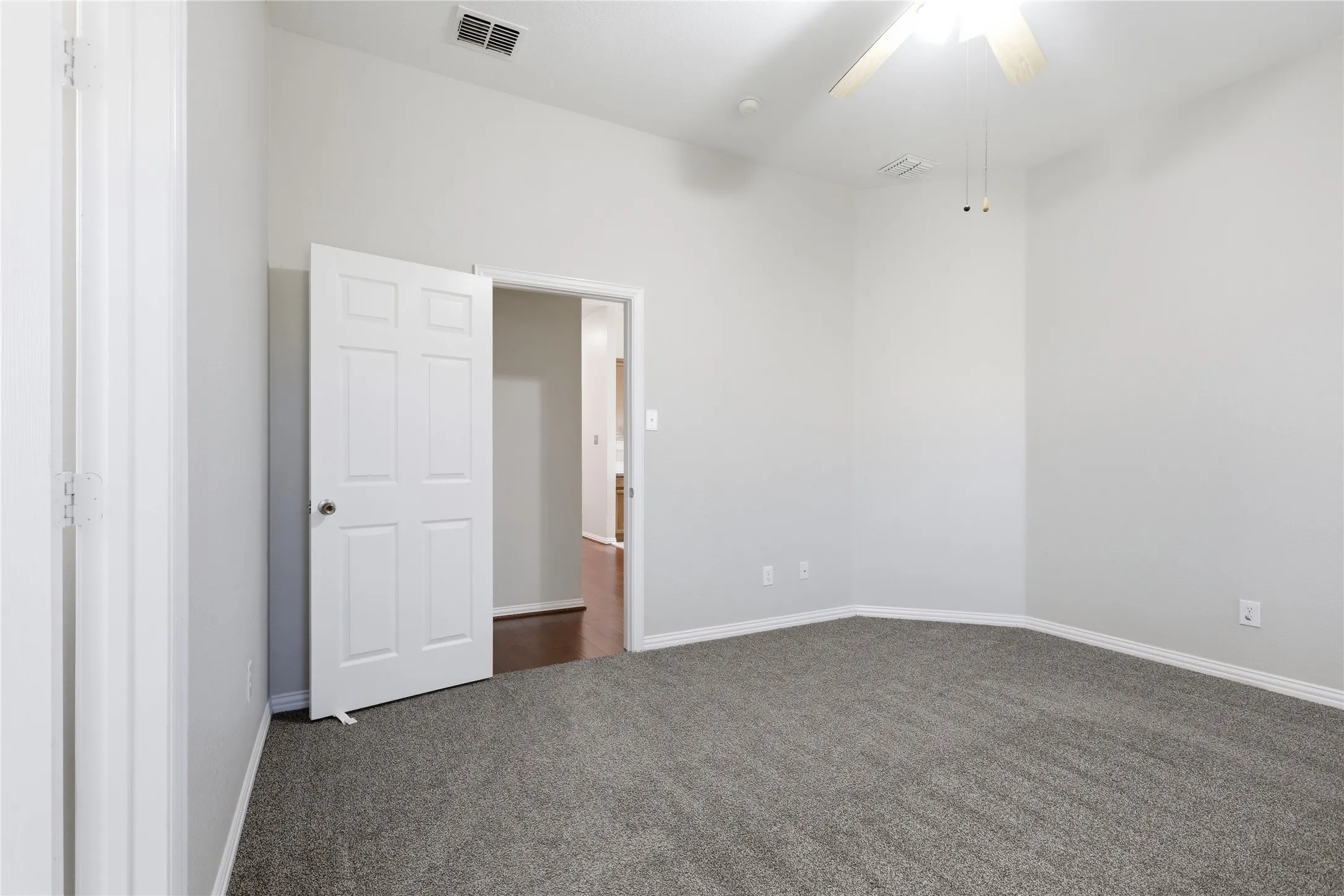 Single Family Residence For Sale in Denton County , 2713 Dawn Spring Drive, Little Elm, Texas 75068, 3 Bedroom, 2 Bathroom, 2 Garage spaces, 1,437 Sqft, built in 2004, mls#21329192, Real Estate Agent in Little Elm, Homes For Sale in Denton county, Homes For Sale in Little Elm, Realtor in Little Elm Texas, Real Estate Brokerage Independent Realty Texas, Luminita Cordes Realtor