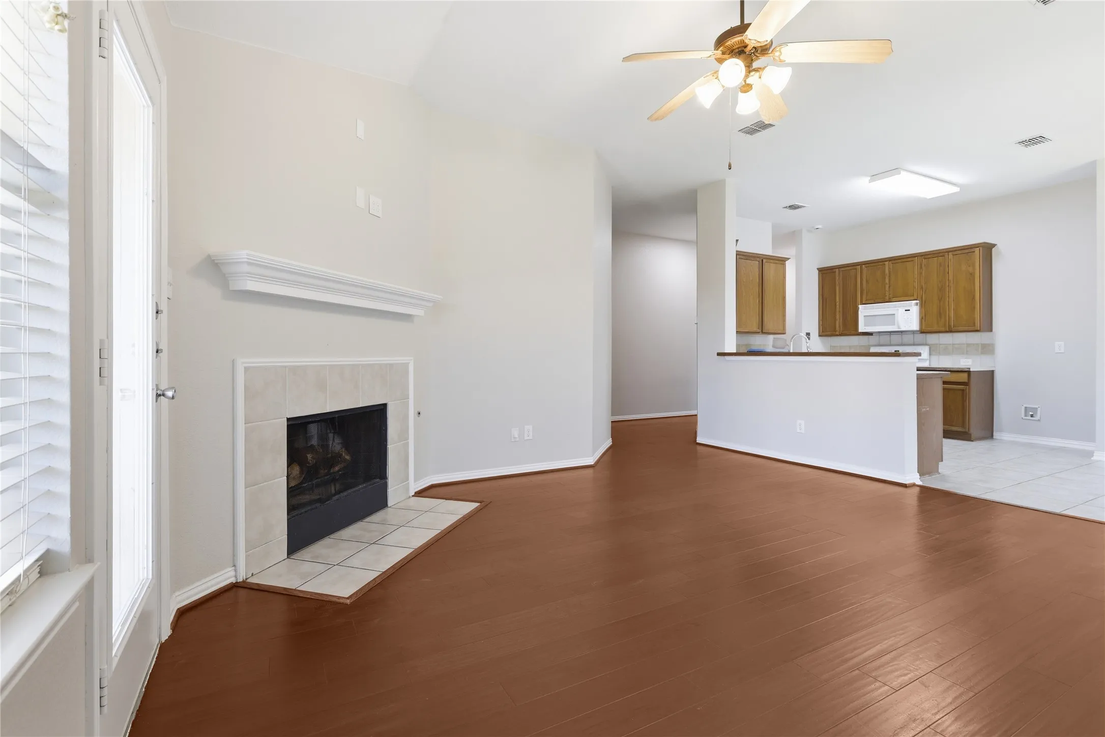 Single Family Residence For Sale in Denton County , 2713 Dawn Spring Drive, Little Elm, Texas 75068, 3 Bedroom, 2 Bathroom, 2 Garage spaces, 1,437 Sqft, built in 2004, mls#21329192, Real Estate Agent in Little Elm, Homes For Sale in Denton county, Homes For Sale in Little Elm, Realtor in Little Elm Texas, Real Estate Brokerage Independent Realty Texas, Luminita Cordes Realtor