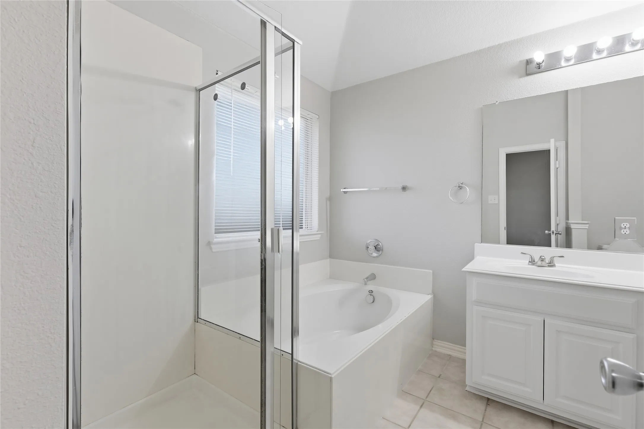 Single Family Residence For Sale in Denton County , 2713 Dawn Spring Drive, Little Elm, Texas 75068, 3 Bedroom, 2 Bathroom, 2 Garage spaces, 1,437 Sqft, built in 2004, mls#21329192, Real Estate Agent in Little Elm, Homes For Sale in Denton county, Homes For Sale in Little Elm, Realtor in Little Elm Texas, Real Estate Brokerage Independent Realty Texas, Luminita Cordes Realtor