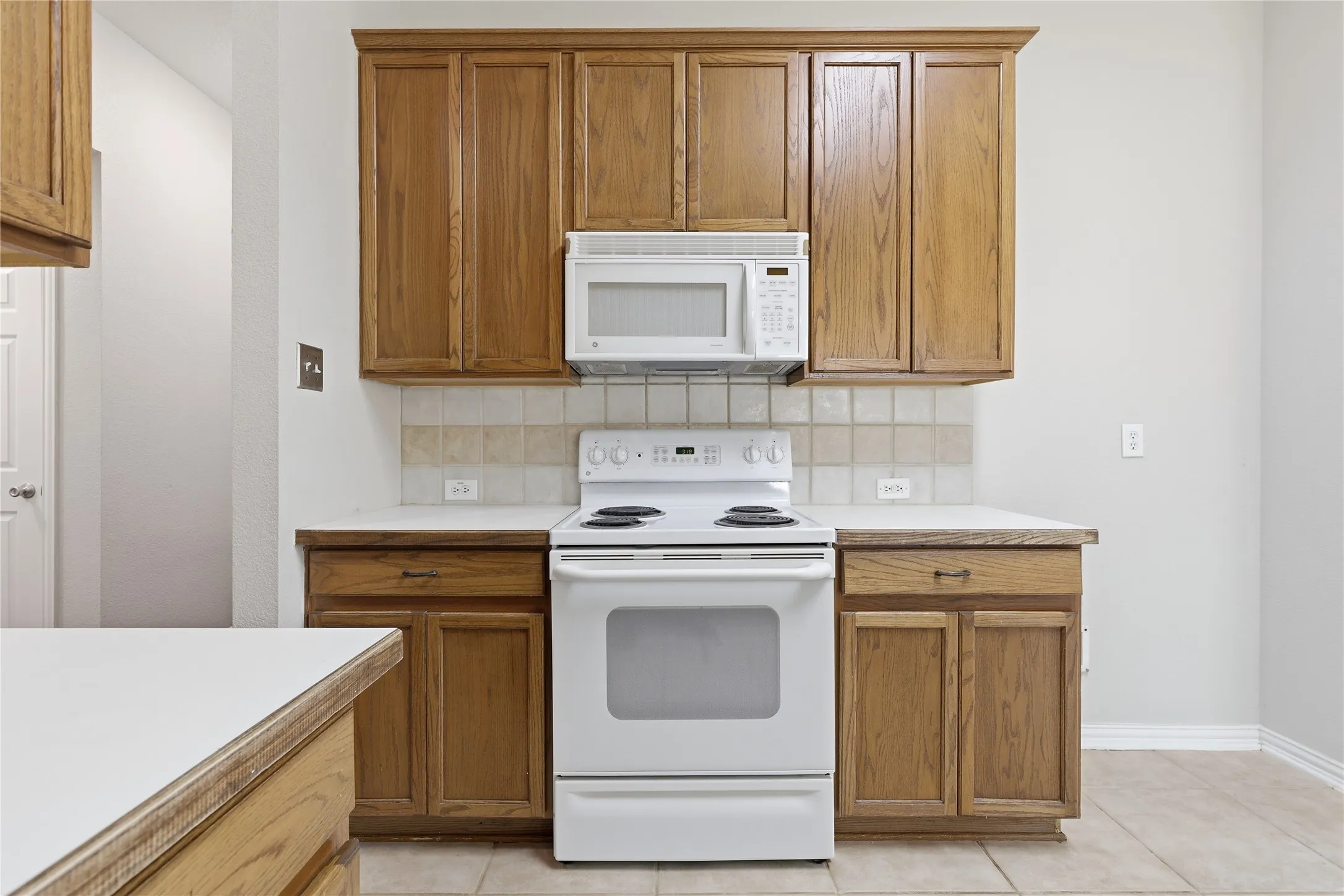 Single Family Residence For Sale in Denton County , 2713 Dawn Spring Drive, Little Elm, Texas 75068, 3 Bedroom, 2 Bathroom, 2 Garage spaces, 1,437 Sqft, built in 2004, mls#21329192, Real Estate Agent in Little Elm, Homes For Sale in Denton county, Homes For Sale in Little Elm, Realtor in Little Elm Texas, Real Estate Brokerage Independent Realty Texas, Luminita Cordes Realtor