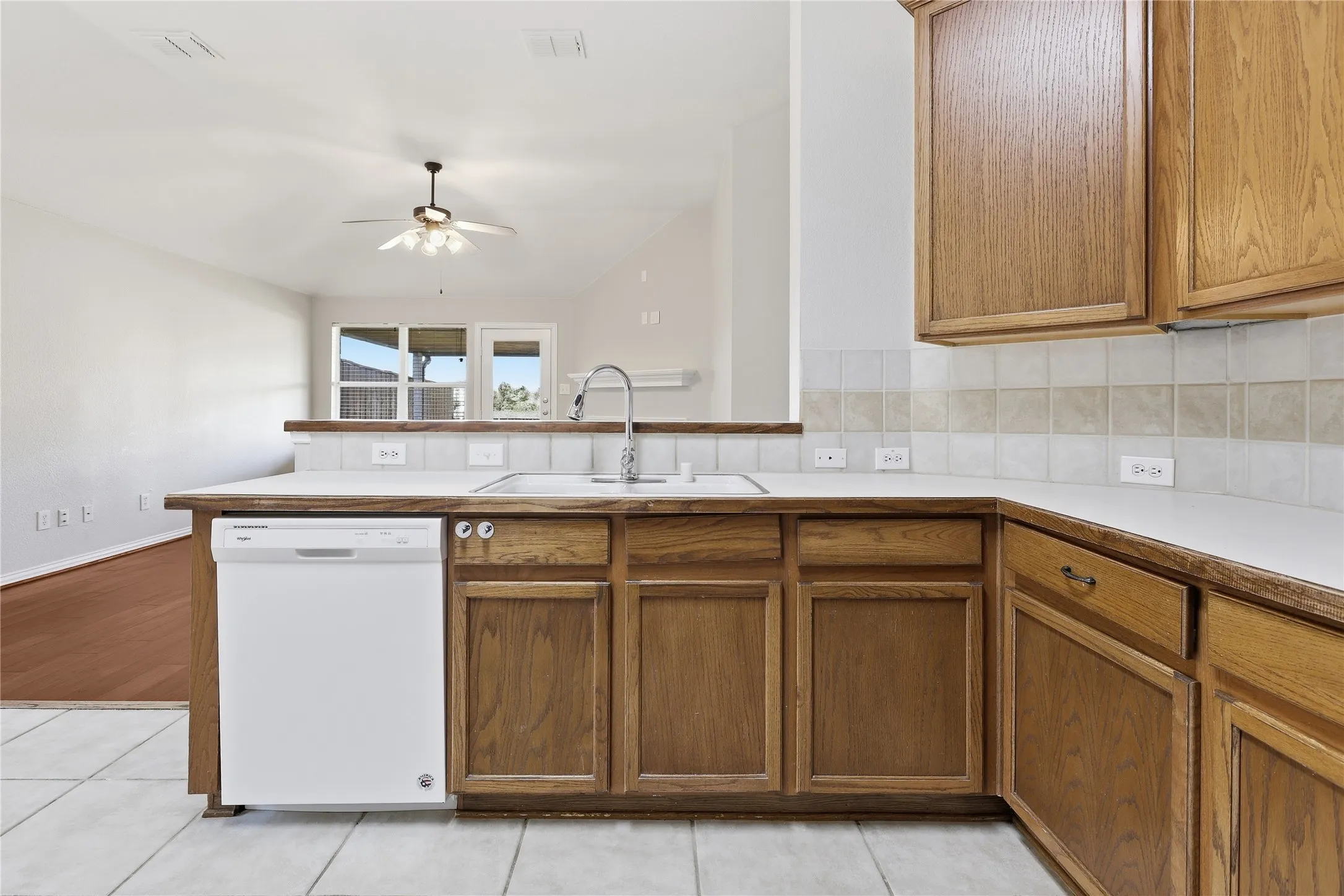 Single Family Residence For Sale in Denton County , 2713 Dawn Spring Drive, Little Elm, Texas 75068, 3 Bedroom, 2 Bathroom, 2 Garage spaces, 1,437 Sqft, built in 2004, mls#21329192, Real Estate Agent in Little Elm, Homes For Sale in Denton county, Homes For Sale in Little Elm, Realtor in Little Elm Texas, Real Estate Brokerage Independent Realty Texas, Luminita Cordes Realtor