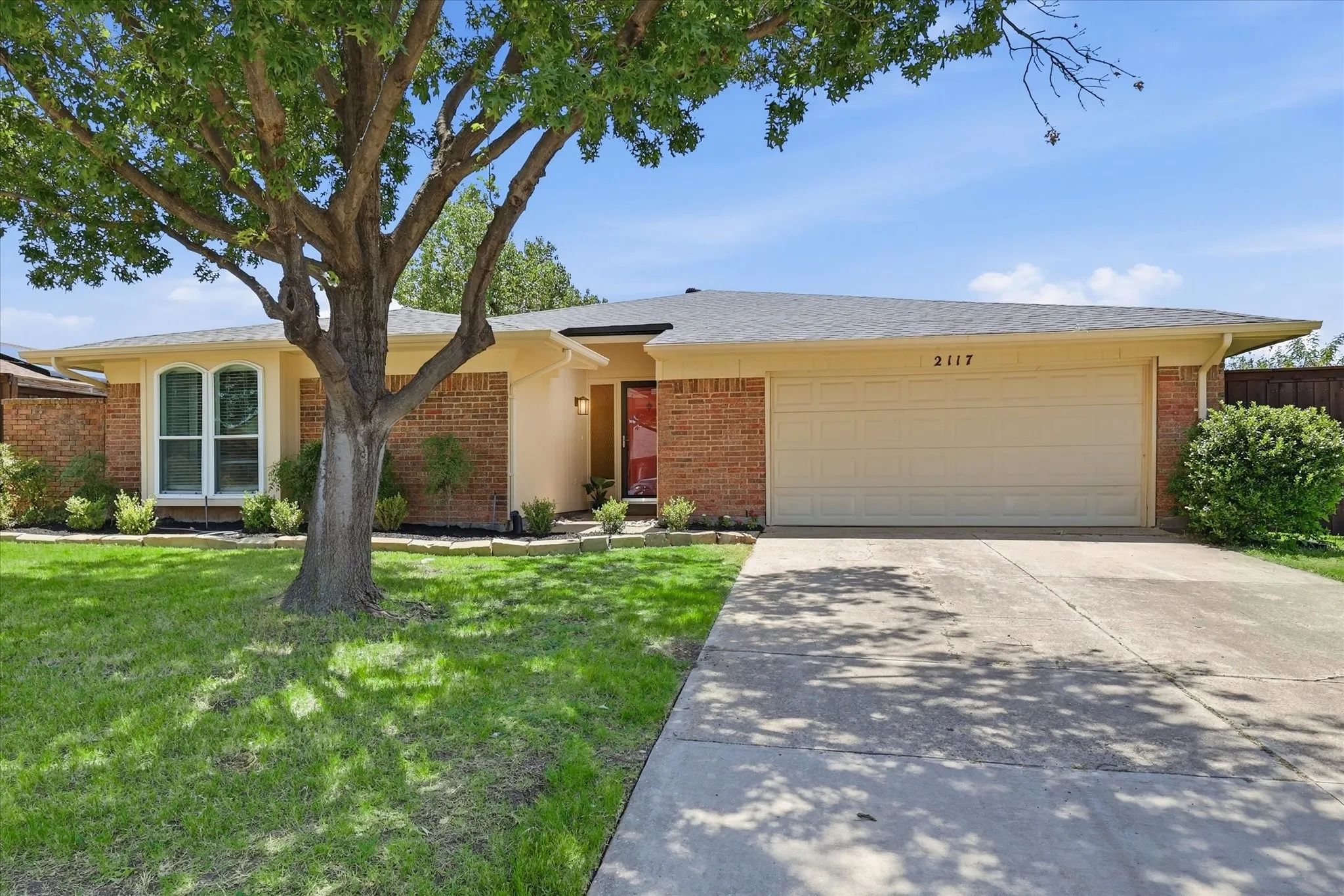 Single Family Residence For Sale in Dallas County , 2117 Via Estrada, Carrollton, Texas 75006, 4 Bedroom, 2 Bathroom, 2 Garage spaces, 2,018 Sqft, built in 1977, mls#21312245, Real Estate Agent in Carrollton, Homes For Sale in Dallas county, Homes For Sale in Carrollton, Realtor in Carrollton Texas, Real Estate Brokerage Independent Realty Texas, Luminita Cordes Realtor