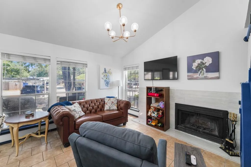 Condominium For Sale in Tarrant County , 1456 Meadowood Village Drive, Fort Worth, Texas 76120, 2 Bedroom, 2 Bathroom, Garage spaces, 900 Sqft, built in 1984, mls#21330152, Real Estate Agent in Fort Worth, Homes For Sale in Tarrant county, Homes For Sale in Fort Worth, Realtor in Fort Worth Texas, Real Estate Brokerage Independent Realty Texas, Luminita Cordes Realtor