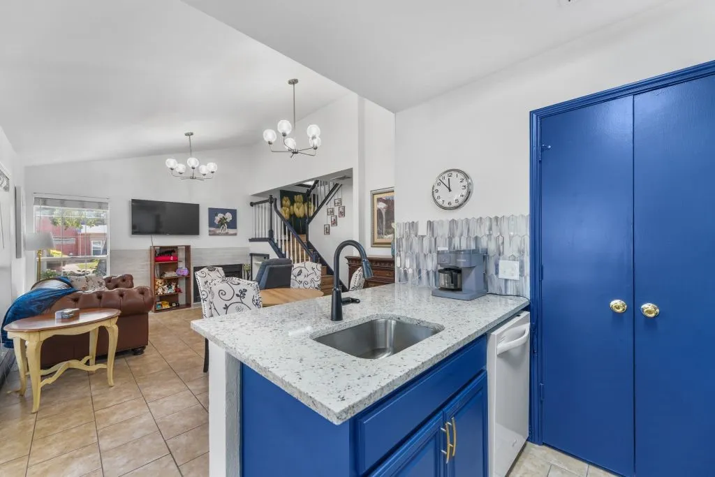 Condominium For Sale in Tarrant County , 1456 Meadowood Village Drive, Fort Worth, Texas 76120, 2 Bedroom, 2 Bathroom, Garage spaces, 900 Sqft, built in 1984, mls#21330152, Real Estate Agent in Fort Worth, Homes For Sale in Tarrant county, Homes For Sale in Fort Worth, Realtor in Fort Worth Texas, Real Estate Brokerage Independent Realty Texas, Luminita Cordes Realtor