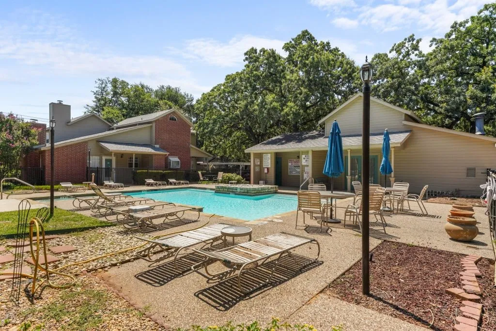 Condominium For Sale in Tarrant County , 1456 Meadowood Village Drive, Fort Worth, Texas 76120, 2 Bedroom, 2 Bathroom, Garage spaces, 900 Sqft, built in 1984, mls#21330152, Real Estate Agent in Fort Worth, Homes For Sale in Tarrant county, Homes For Sale in Fort Worth, Realtor in Fort Worth Texas, Real Estate Brokerage Independent Realty Texas, Luminita Cordes Realtor