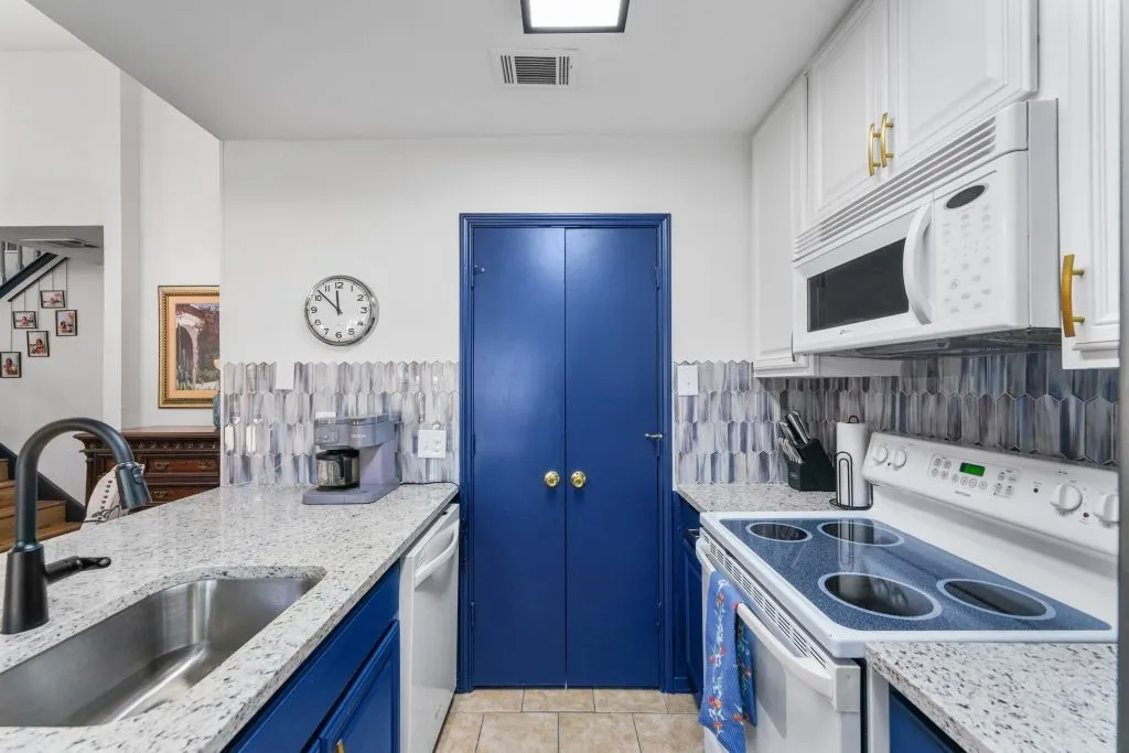 Condominium For Sale in Tarrant County , 1456 Meadowood Village Drive, Fort Worth, Texas 76120, 2 Bedroom, 2 Bathroom, Garage spaces, 900 Sqft, built in 1984, mls#21330152, Real Estate Agent in Fort Worth, Homes For Sale in Tarrant county, Homes For Sale in Fort Worth, Realtor in Fort Worth Texas, Real Estate Brokerage Independent Realty Texas, Luminita Cordes Realtor