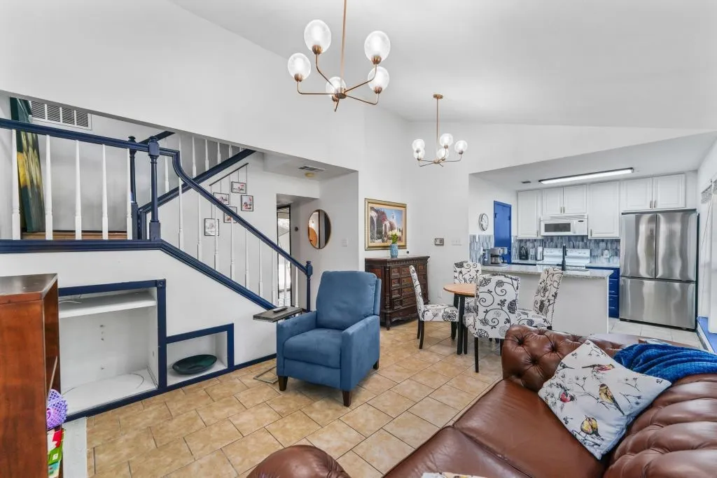 Condominium For Sale in Tarrant County , 1456 Meadowood Village Drive, Fort Worth, Texas 76120, 2 Bedroom, 2 Bathroom, Garage spaces, 900 Sqft, built in 1984, mls#21330152, Real Estate Agent in Fort Worth, Homes For Sale in Tarrant county, Homes For Sale in Fort Worth, Realtor in Fort Worth Texas, Real Estate Brokerage Independent Realty Texas, Luminita Cordes Realtor