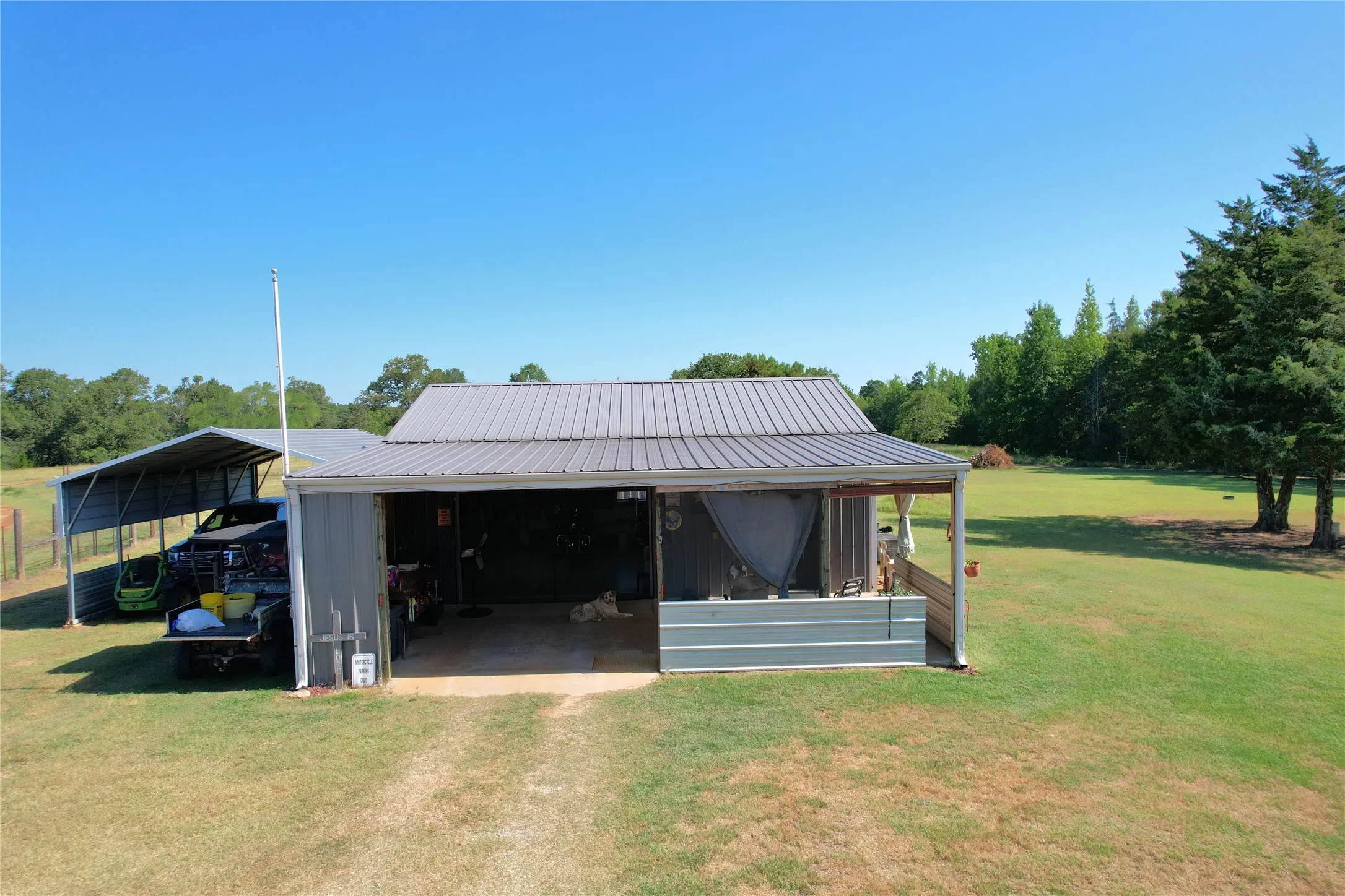 Single Family Residence For Sale in Wood County , 1575 County Road 3860, Hawkins, Texas 75765, 2 Bedroom, 2 Bathroom, Garage spaces, 1,460 Sqft, built in 2018, mls#21330184, Real Estate Agent in Hawkins, Homes For Sale in Wood county, Homes For Sale in Hawkins, Realtor in Hawkins Texas, Real Estate Brokerage Independent Realty Texas, Luminita Cordes Realtor