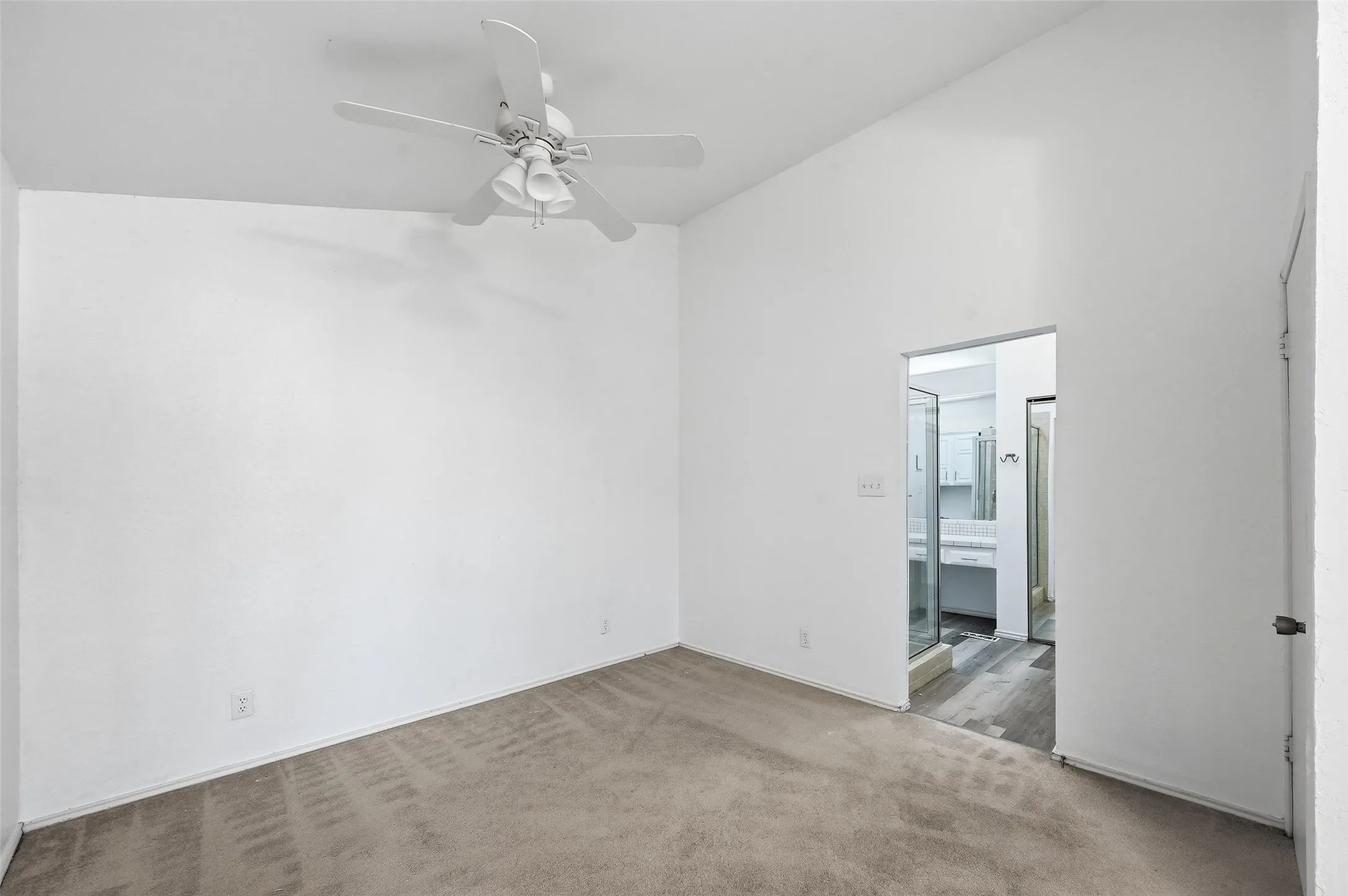 Condominium For Sale in Dallas County , 821 Dublin Drive 211, Richardson, Texas 75080, 2 Bedroom, 2 Bathroom, Garage spaces, 1,272 Sqft, built in 1981, mls#21330193, Real Estate Agent in Richardson, Homes For Sale in Dallas county, Homes For Sale in Richardson, Realtor in Richardson Texas, Real Estate Brokerage Independent Realty Texas, Luminita Cordes Realtor