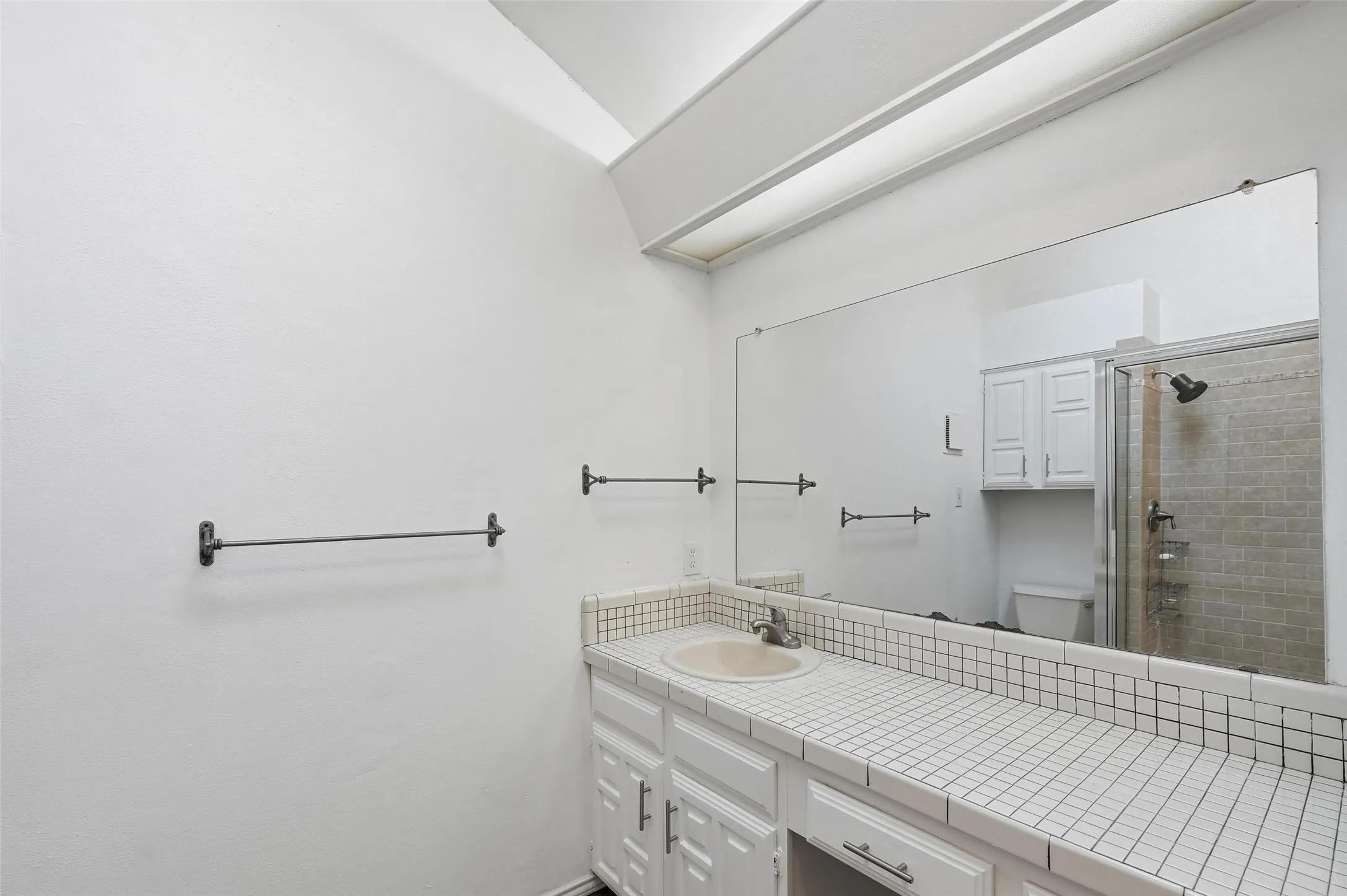 Condominium For Sale in Dallas County , 821 Dublin Drive 211, Richardson, Texas 75080, 2 Bedroom, 2 Bathroom, Garage spaces, 1,272 Sqft, built in 1981, mls#21330193, Real Estate Agent in Richardson, Homes For Sale in Dallas county, Homes For Sale in Richardson, Realtor in Richardson Texas, Real Estate Brokerage Independent Realty Texas, Luminita Cordes Realtor