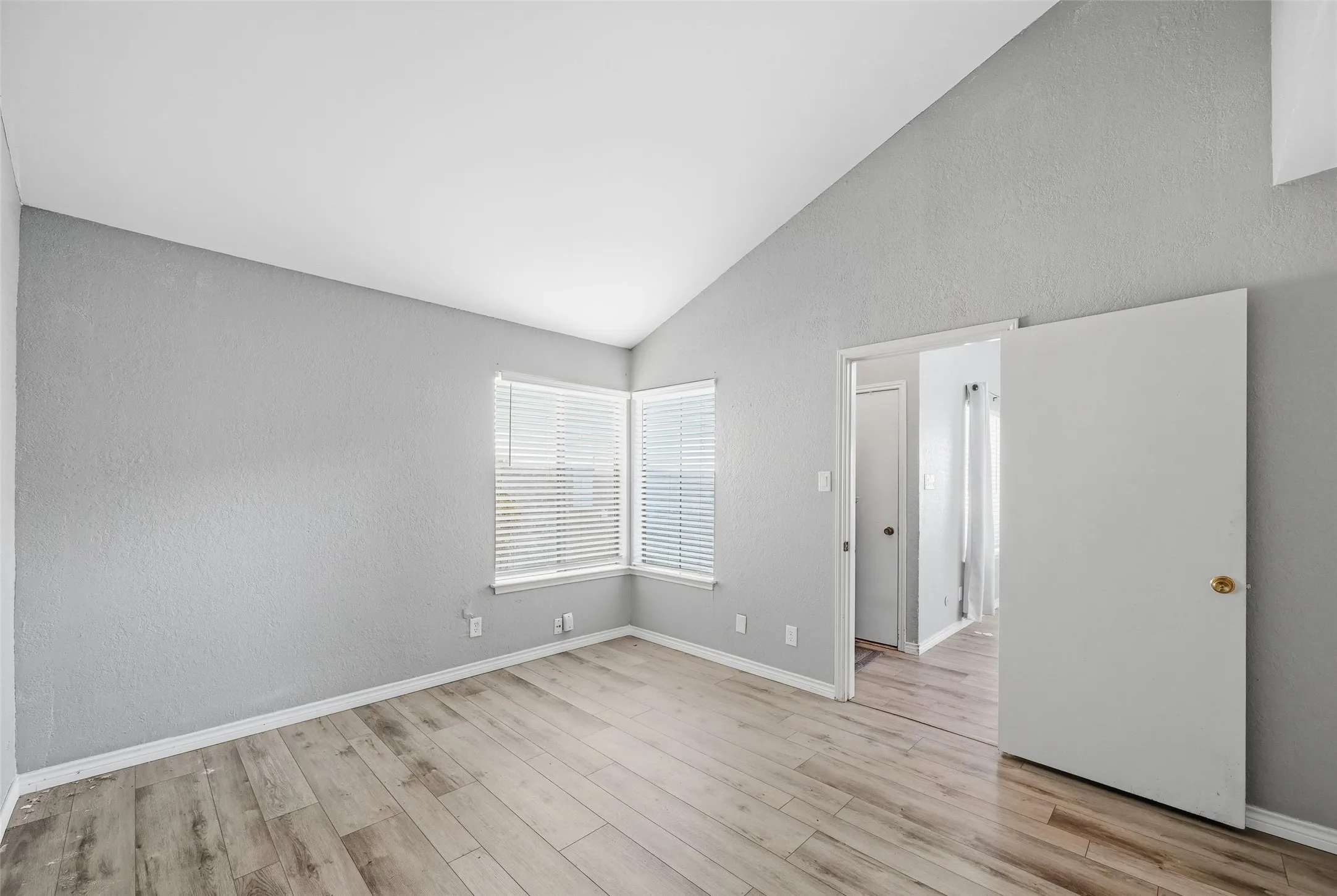 Condominium For Sale in Dallas County , 821 Dublin Drive 211, Richardson, Texas 75080, 2 Bedroom, 2 Bathroom, Garage spaces, 1,272 Sqft, built in 1981, mls#21330193, Real Estate Agent in Richardson, Homes For Sale in Dallas county, Homes For Sale in Richardson, Realtor in Richardson Texas, Real Estate Brokerage Independent Realty Texas, Luminita Cordes Realtor