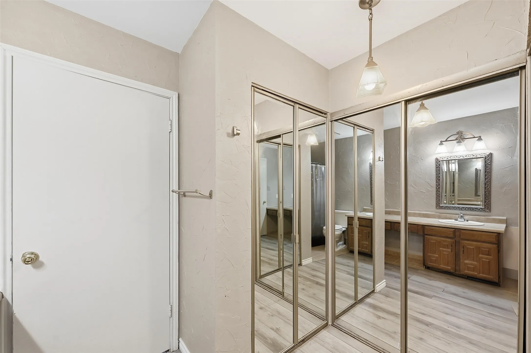 Condominium For Sale in Dallas County , 821 Dublin Drive 211, Richardson, Texas 75080, 2 Bedroom, 2 Bathroom, Garage spaces, 1,272 Sqft, built in 1981, mls#21330193, Real Estate Agent in Richardson, Homes For Sale in Dallas county, Homes For Sale in Richardson, Realtor in Richardson Texas, Real Estate Brokerage Independent Realty Texas, Luminita Cordes Realtor