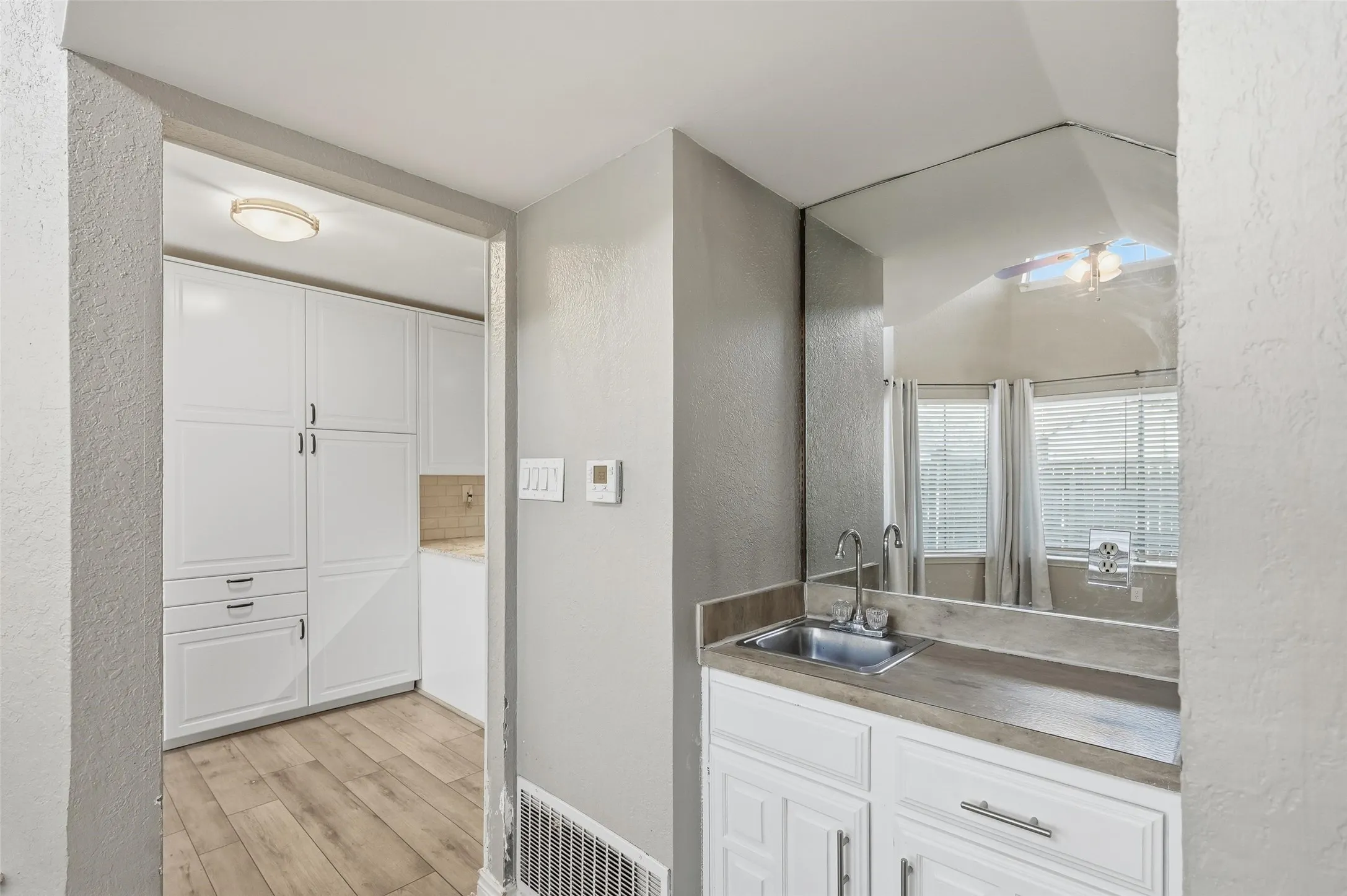 Condominium For Sale in Dallas County , 821 Dublin Drive 211, Richardson, Texas 75080, 2 Bedroom, 2 Bathroom, Garage spaces, 1,272 Sqft, built in 1981, mls#21330193, Real Estate Agent in Richardson, Homes For Sale in Dallas county, Homes For Sale in Richardson, Realtor in Richardson Texas, Real Estate Brokerage Independent Realty Texas, Luminita Cordes Realtor