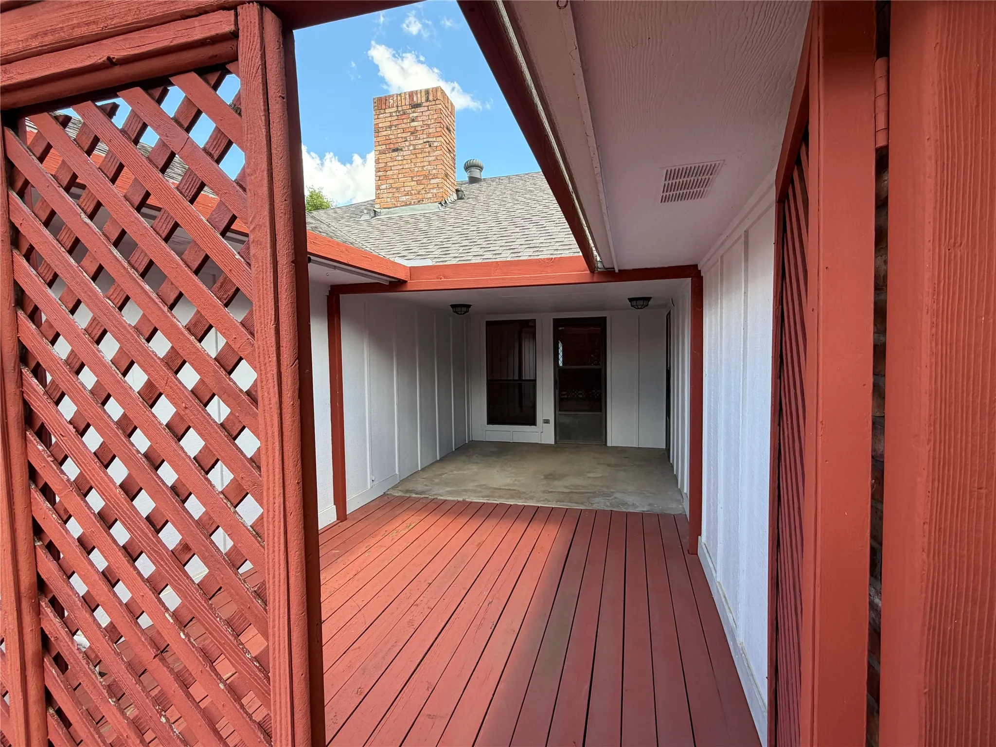 Single Family Residence For Sale in Rockwall County , 910 Village Green Drive, Rockwall, Texas 75087, 4 Bedroom, 2 Bathroom, 2 Garage spaces, 1,958 Sqft, built in 1985, mls#21330057, Real Estate Agent in Rockwall, Homes For Sale in Rockwall county, Homes For Sale in Rockwall, Realtor in Rockwall Texas, Real Estate Brokerage Independent Realty Texas, Luminita Cordes Realtor