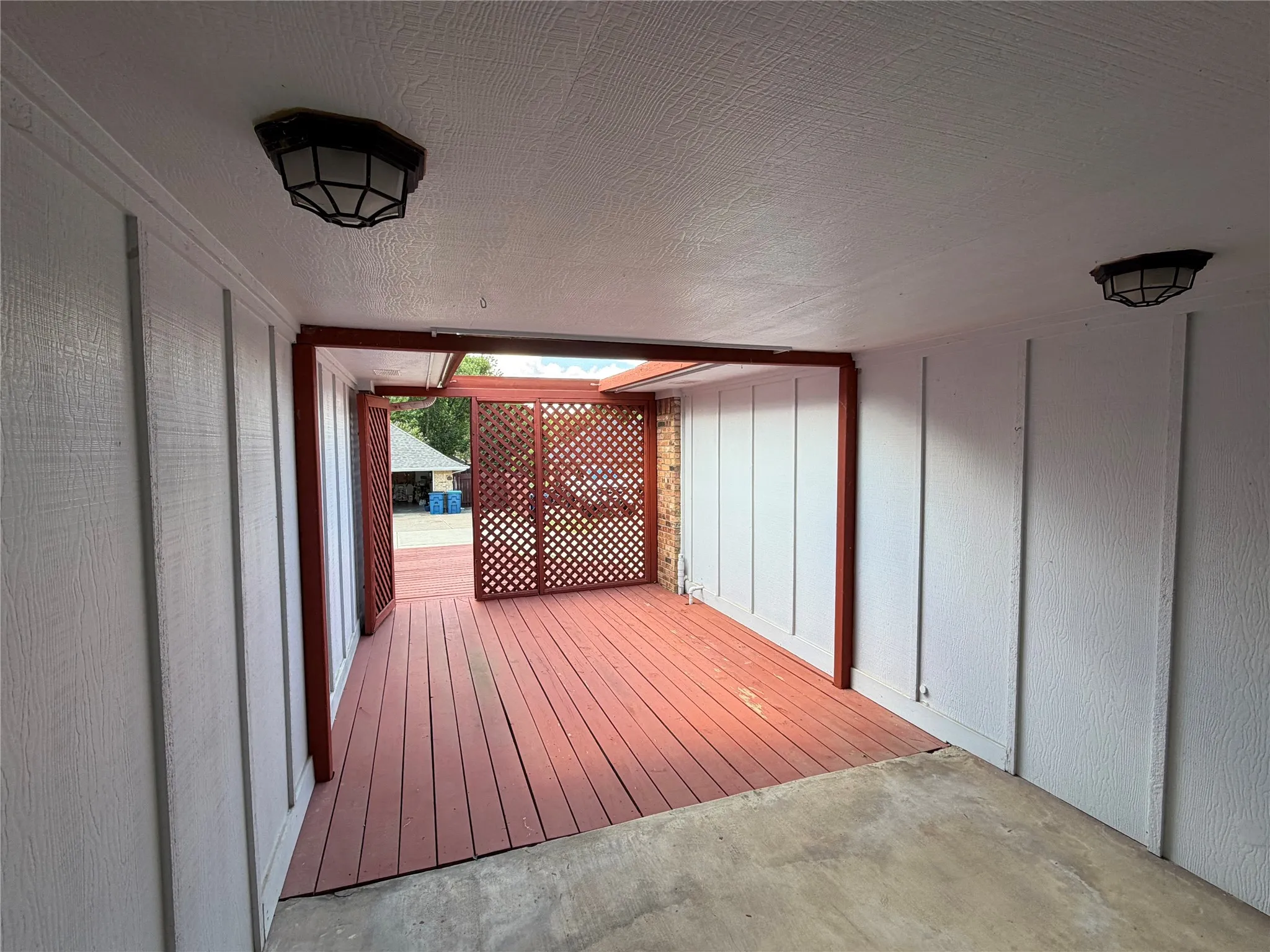 Single Family Residence For Sale in Rockwall County , 910 Village Green Drive, Rockwall, Texas 75087, 4 Bedroom, 2 Bathroom, 2 Garage spaces, 1,958 Sqft, built in 1985, mls#21330057, Real Estate Agent in Rockwall, Homes For Sale in Rockwall county, Homes For Sale in Rockwall, Realtor in Rockwall Texas, Real Estate Brokerage Independent Realty Texas, Luminita Cordes Realtor