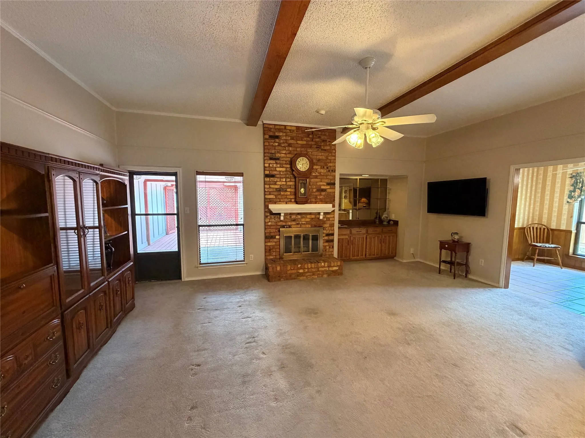 Single Family Residence For Sale in Rockwall County , 910 Village Green Drive, Rockwall, Texas 75087, 4 Bedroom, 2 Bathroom, 2 Garage spaces, 1,958 Sqft, built in 1985, mls#21330057, Real Estate Agent in Rockwall, Homes For Sale in Rockwall county, Homes For Sale in Rockwall, Realtor in Rockwall Texas, Real Estate Brokerage Independent Realty Texas, Luminita Cordes Realtor