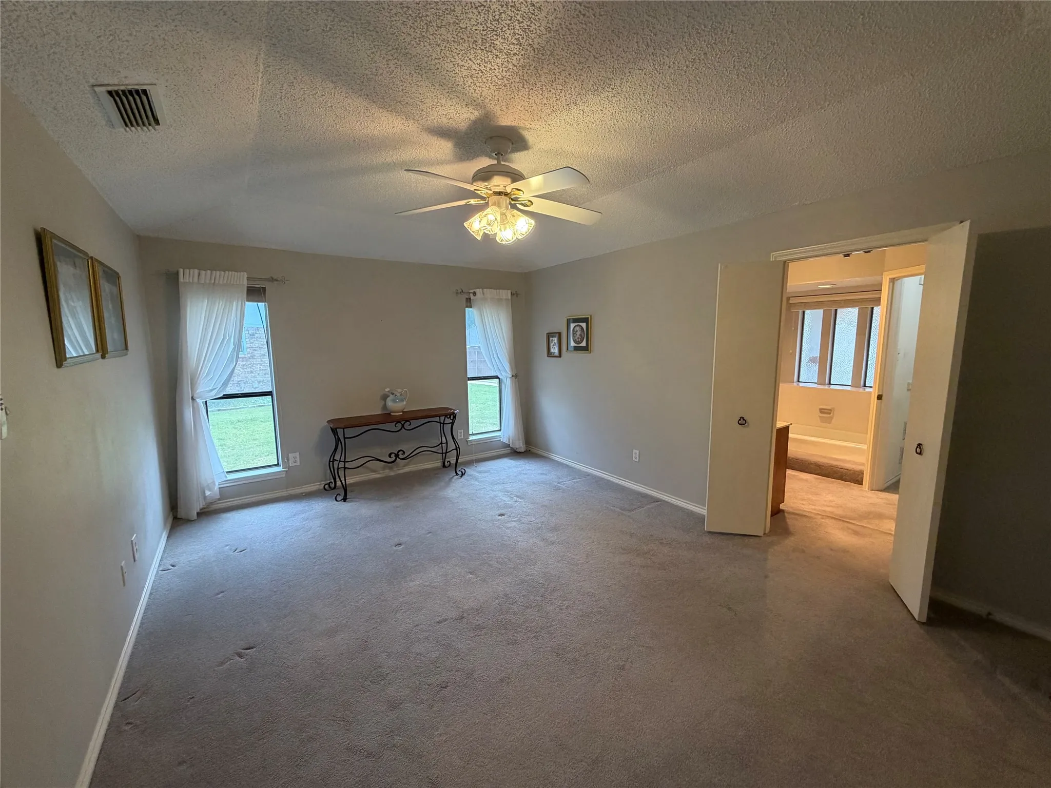 Single Family Residence For Sale in Rockwall County , 910 Village Green Drive, Rockwall, Texas 75087, 4 Bedroom, 2 Bathroom, 2 Garage spaces, 1,958 Sqft, built in 1985, mls#21330057, Real Estate Agent in Rockwall, Homes For Sale in Rockwall county, Homes For Sale in Rockwall, Realtor in Rockwall Texas, Real Estate Brokerage Independent Realty Texas, Luminita Cordes Realtor