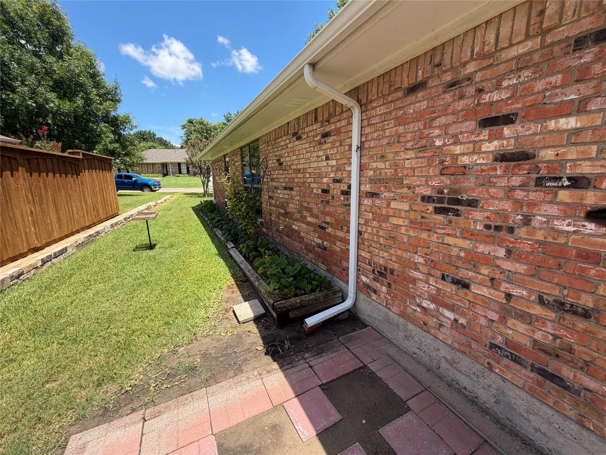Single Family Residence For Sale in Rockwall County , 910 Village Green Drive, Rockwall, Texas 75087, 4 Bedroom, 2 Bathroom, 2 Garage spaces, 1,958 Sqft, built in 1985, mls#21330057, Real Estate Agent in Rockwall, Homes For Sale in Rockwall county, Homes For Sale in Rockwall, Realtor in Rockwall Texas, Real Estate Brokerage Independent Realty Texas, Luminita Cordes Realtor