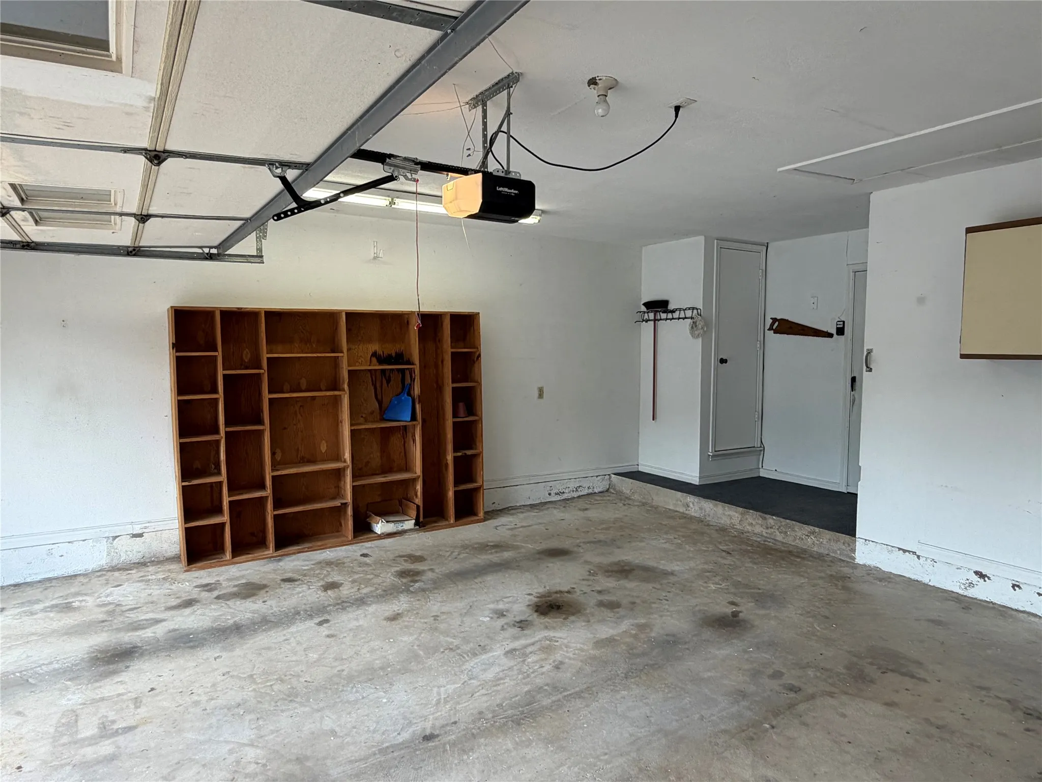 Single Family Residence For Sale in Rockwall County , 910 Village Green Drive, Rockwall, Texas 75087, 4 Bedroom, 2 Bathroom, 2 Garage spaces, 1,958 Sqft, built in 1985, mls#21330057, Real Estate Agent in Rockwall, Homes For Sale in Rockwall county, Homes For Sale in Rockwall, Realtor in Rockwall Texas, Real Estate Brokerage Independent Realty Texas, Luminita Cordes Realtor