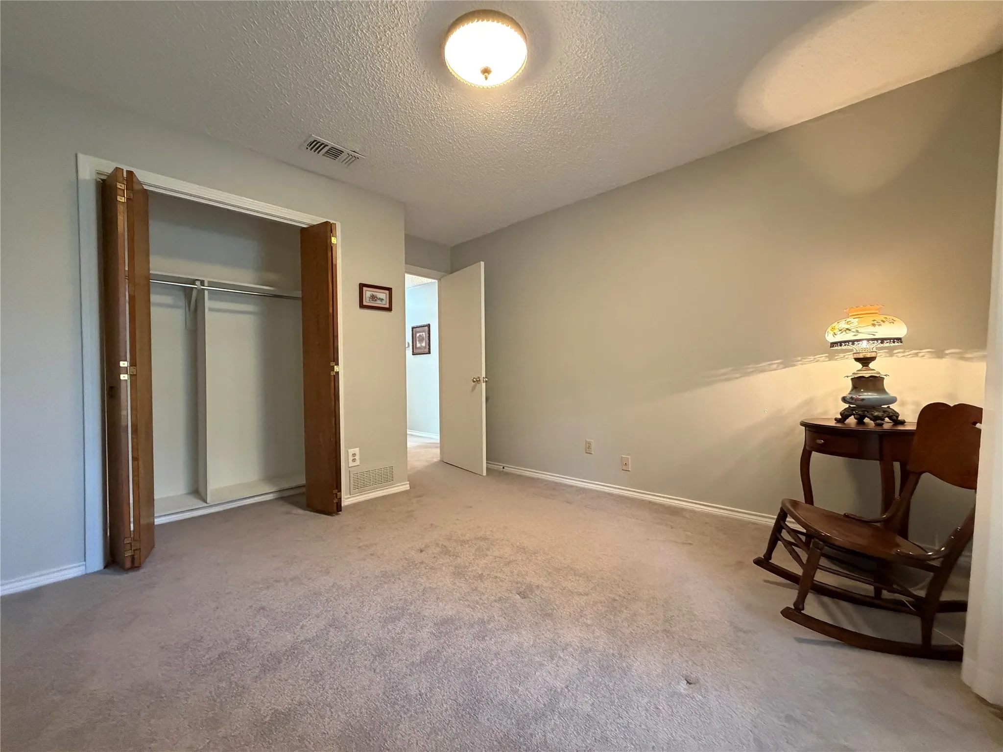Single Family Residence For Sale in Rockwall County , 910 Village Green Drive, Rockwall, Texas 75087, 4 Bedroom, 2 Bathroom, 2 Garage spaces, 1,958 Sqft, built in 1985, mls#21330057, Real Estate Agent in Rockwall, Homes For Sale in Rockwall county, Homes For Sale in Rockwall, Realtor in Rockwall Texas, Real Estate Brokerage Independent Realty Texas, Luminita Cordes Realtor