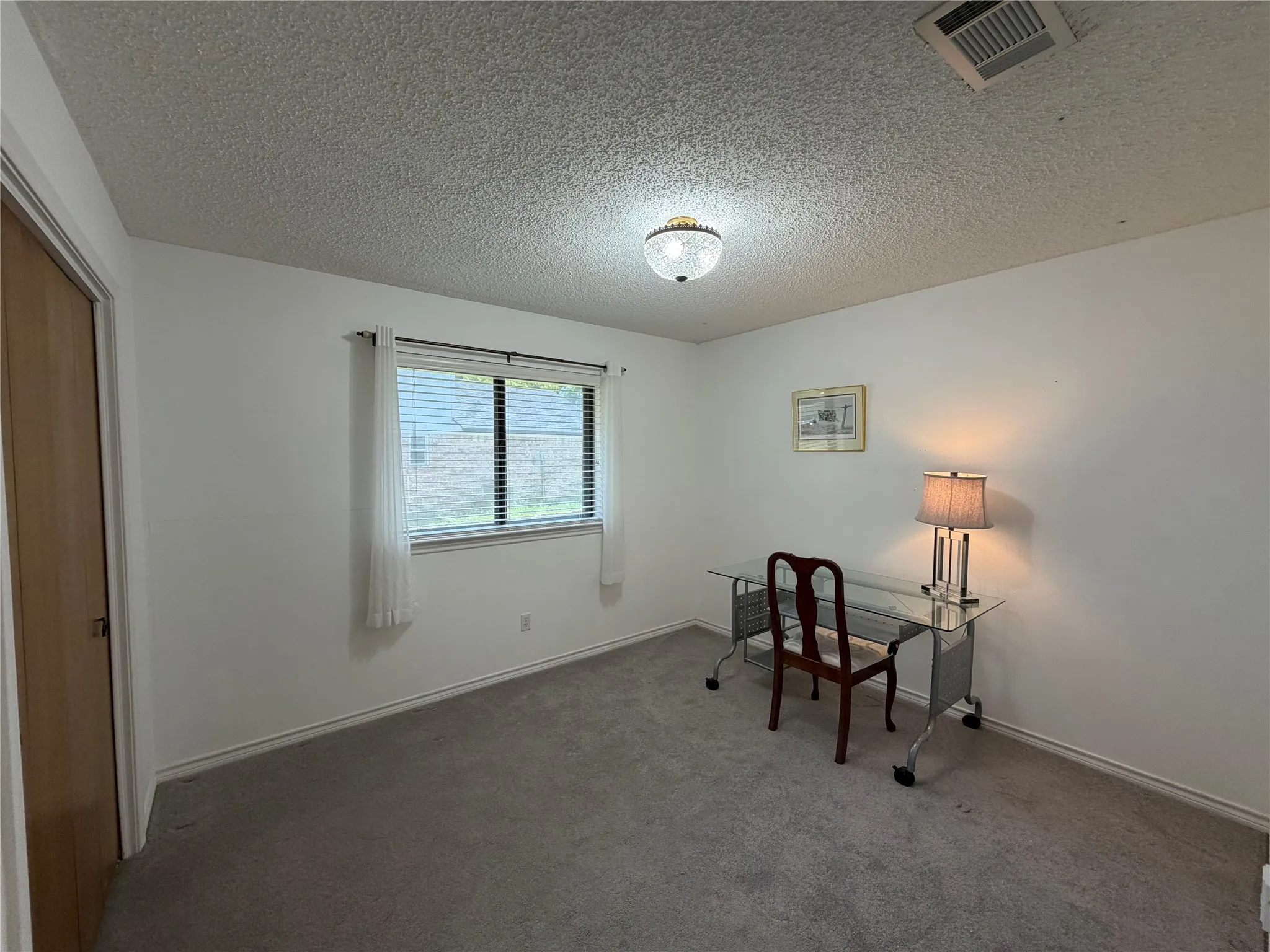 Single Family Residence For Sale in Rockwall County , 910 Village Green Drive, Rockwall, Texas 75087, 4 Bedroom, 2 Bathroom, 2 Garage spaces, 1,958 Sqft, built in 1985, mls#21330057, Real Estate Agent in Rockwall, Homes For Sale in Rockwall county, Homes For Sale in Rockwall, Realtor in Rockwall Texas, Real Estate Brokerage Independent Realty Texas, Luminita Cordes Realtor
