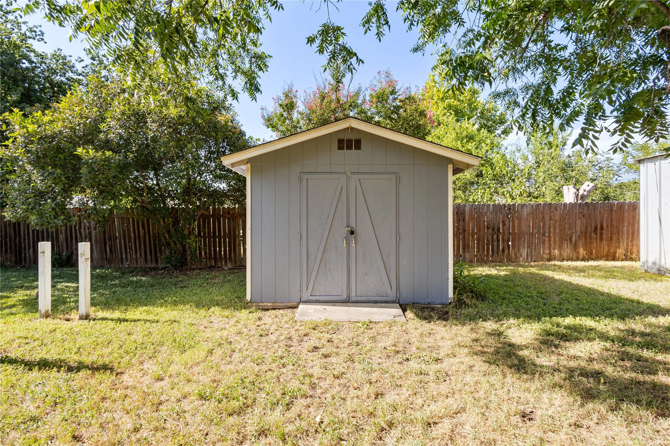 Single Family Residence For Sale in Coleman County , 2008 Nowlin Road, Coleman, Texas 76834, 3 Bedroom, 2 Bathroom, Garage spaces, 1,380 Sqft, built in 0, mls#21330142, Real Estate Agent in Coleman, Homes For Sale in Coleman county, Homes For Sale in Coleman, Realtor in Coleman Texas, Real Estate Brokerage Independent Realty Texas, Luminita Cordes Realtor
