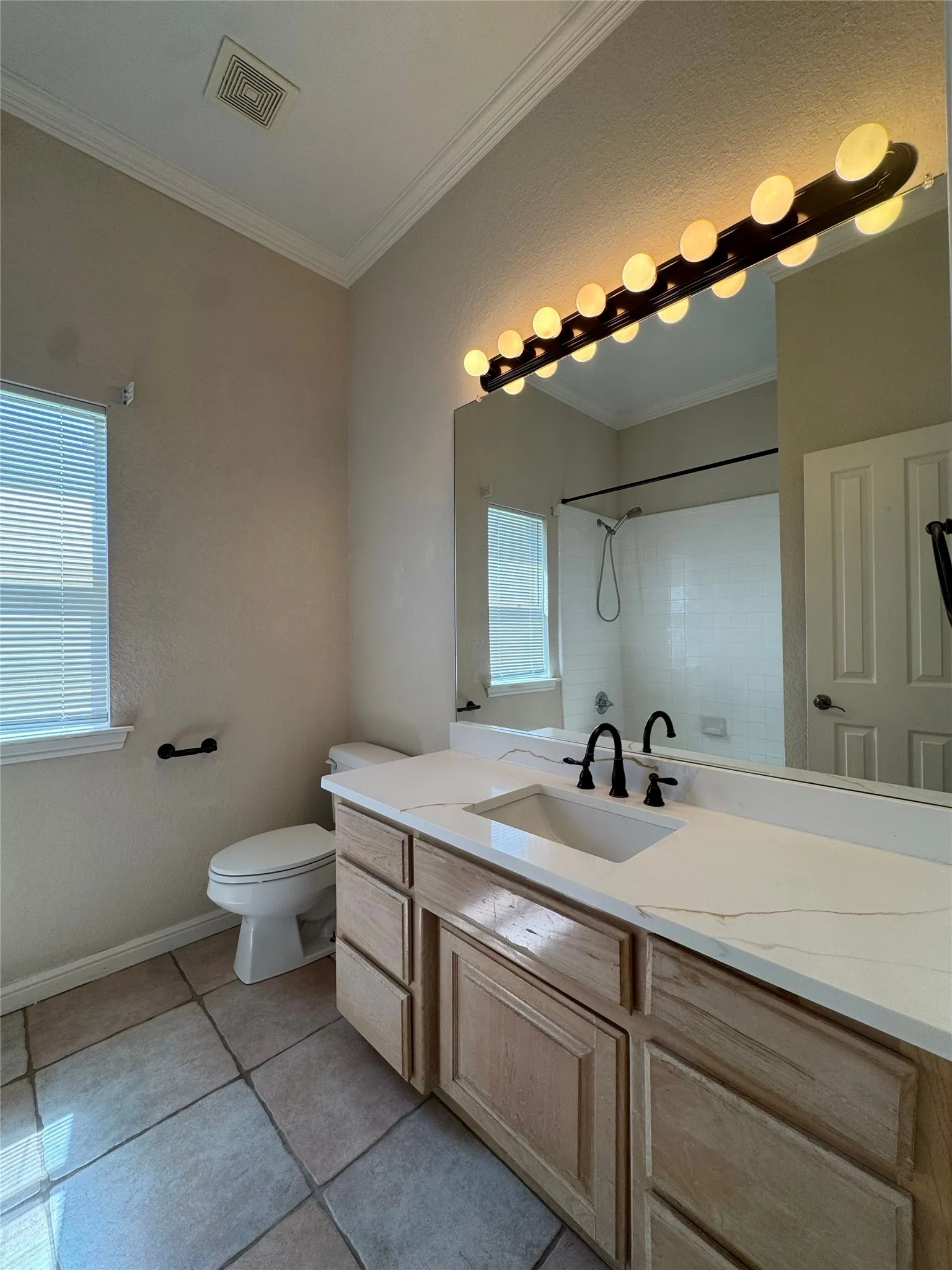 Single Family Residence For Rent in Tarrant County , 6376 Newport Court, Fort Worth, Texas 76116, 4 Bedroom, 3 Bathroom, 2 Garage spaces, 2,738 Sqft, built in 1999, mls#21328169, Real Estate Agent in Fort Worth, Homes For Rent in Tarrant county, Homes For Rent in Fort Worth, Realtor in Fort Worth Texas, Real Estate Brokerage Independent Realty Texas, Luminita Cordes Realtor