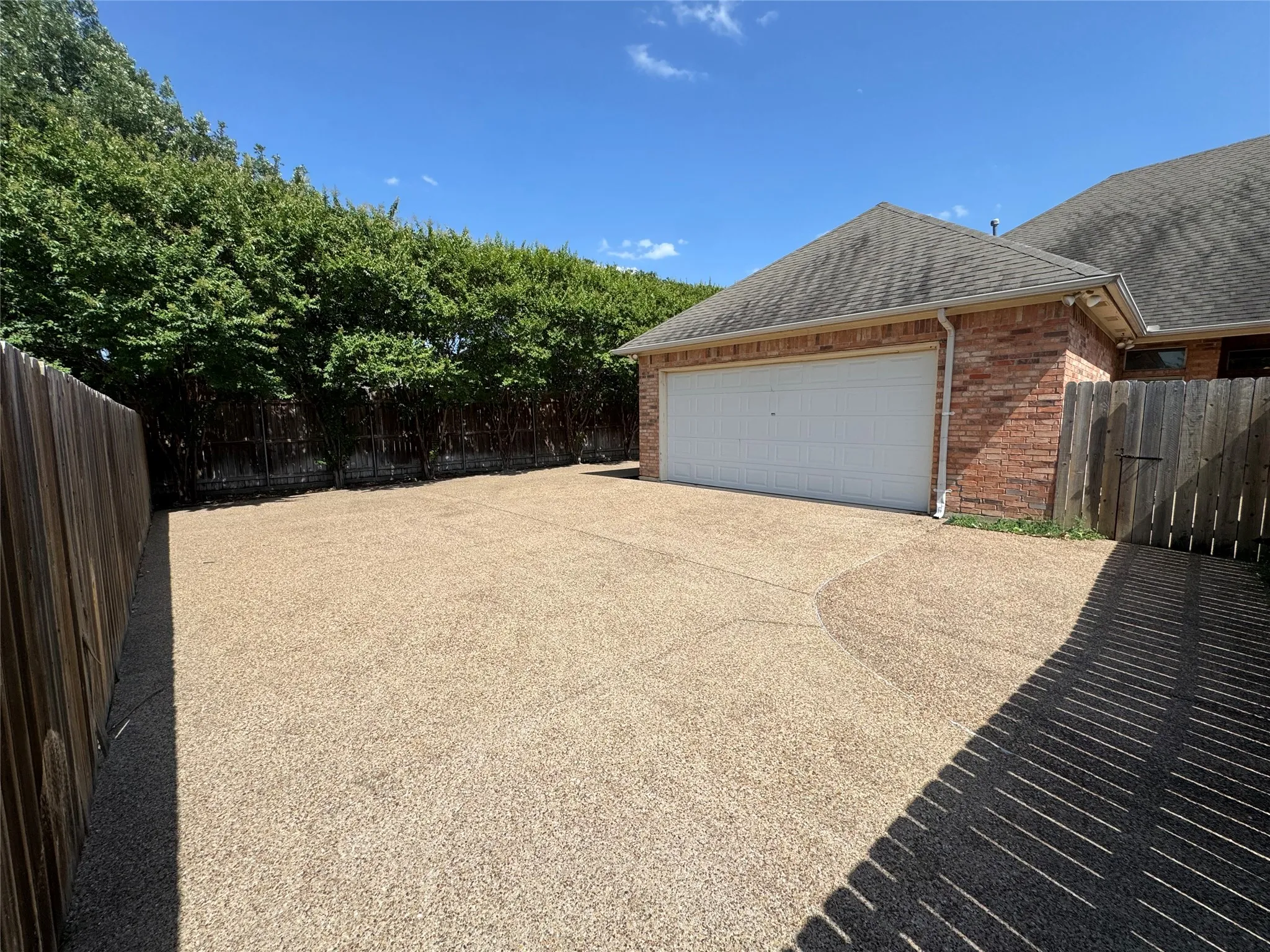Single Family Residence For Rent in Tarrant County , 6376 Newport Court, Fort Worth, Texas 76116, 4 Bedroom, 3 Bathroom, 2 Garage spaces, 2,738 Sqft, built in 1999, mls#21328169, Real Estate Agent in Fort Worth, Homes For Rent in Tarrant county, Homes For Rent in Fort Worth, Realtor in Fort Worth Texas, Real Estate Brokerage Independent Realty Texas, Luminita Cordes Realtor