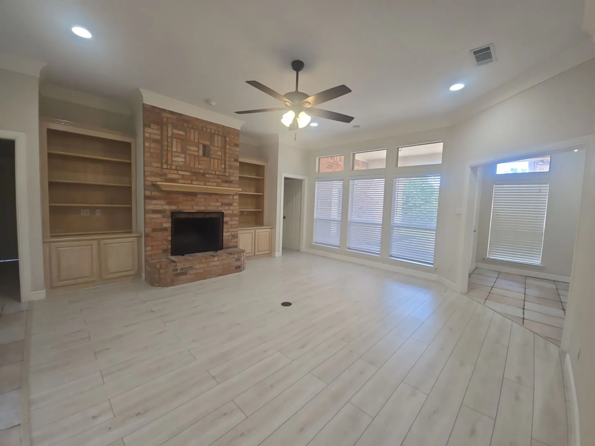 Single Family Residence For Rent in Tarrant County , 6376 Newport Court, Fort Worth, Texas 76116, 4 Bedroom, 3 Bathroom, 2 Garage spaces, 2,738 Sqft, built in 1999, mls#21328169, Real Estate Agent in Fort Worth, Homes For Rent in Tarrant county, Homes For Rent in Fort Worth, Realtor in Fort Worth Texas, Real Estate Brokerage Independent Realty Texas, Luminita Cordes Realtor