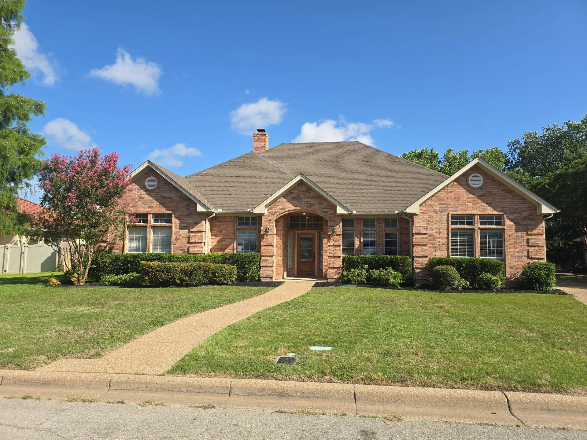 Single Family Residence For Rent in Tarrant County , 6376 Newport Court, Fort Worth, Texas 76116, 4 Bedroom, 3 Bathroom, 2 Garage spaces, 2,738 Sqft, built in 1999, mls#21328169, Real Estate Agent in Fort Worth, Homes For Rent in Tarrant county, Homes For Rent in Fort Worth, Realtor in Fort Worth Texas, Real Estate Brokerage Independent Realty Texas, Luminita Cordes Realtor