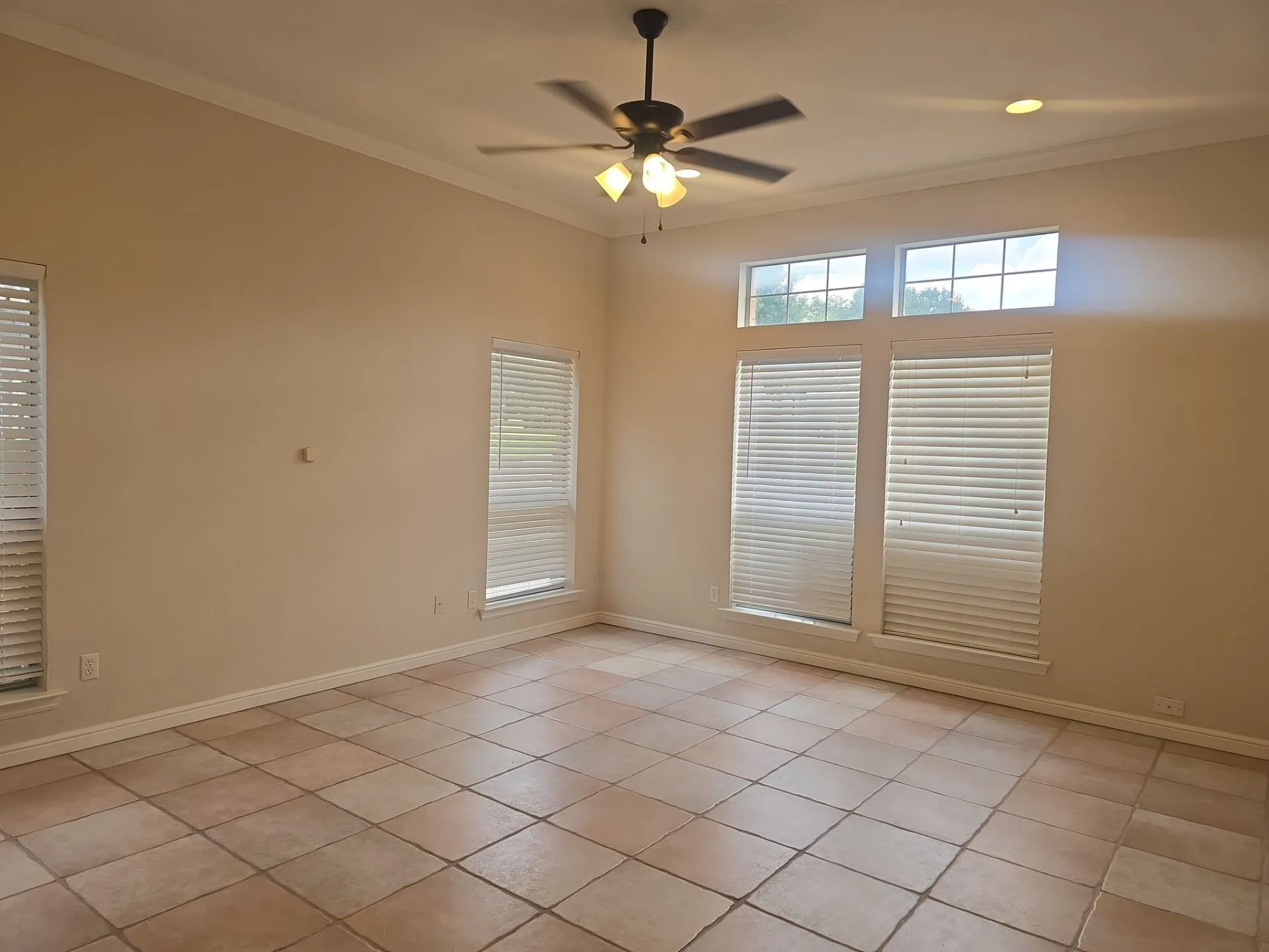 Single Family Residence For Rent in Tarrant County , 6376 Newport Court, Fort Worth, Texas 76116, 4 Bedroom, 3 Bathroom, 2 Garage spaces, 2,738 Sqft, built in 1999, mls#21328169, Real Estate Agent in Fort Worth, Homes For Rent in Tarrant county, Homes For Rent in Fort Worth, Realtor in Fort Worth Texas, Real Estate Brokerage Independent Realty Texas, Luminita Cordes Realtor
