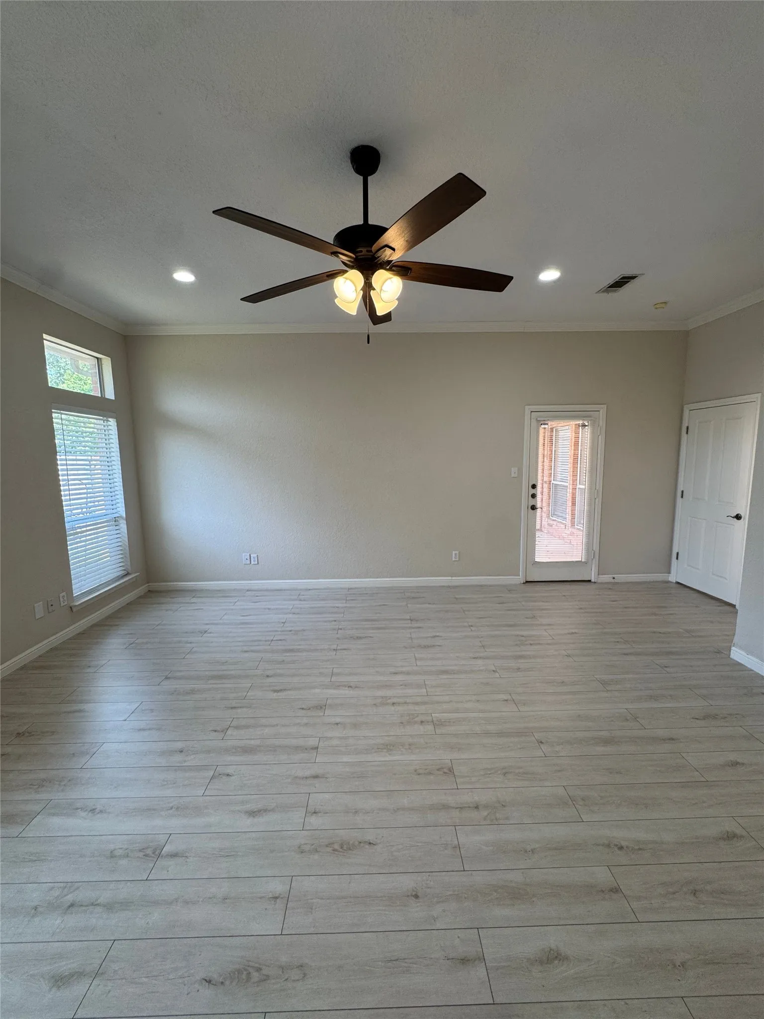 Single Family Residence For Rent in Tarrant County , 6376 Newport Court, Fort Worth, Texas 76116, 4 Bedroom, 3 Bathroom, 2 Garage spaces, 2,738 Sqft, built in 1999, mls#21328169, Real Estate Agent in Fort Worth, Homes For Rent in Tarrant county, Homes For Rent in Fort Worth, Realtor in Fort Worth Texas, Real Estate Brokerage Independent Realty Texas, Luminita Cordes Realtor