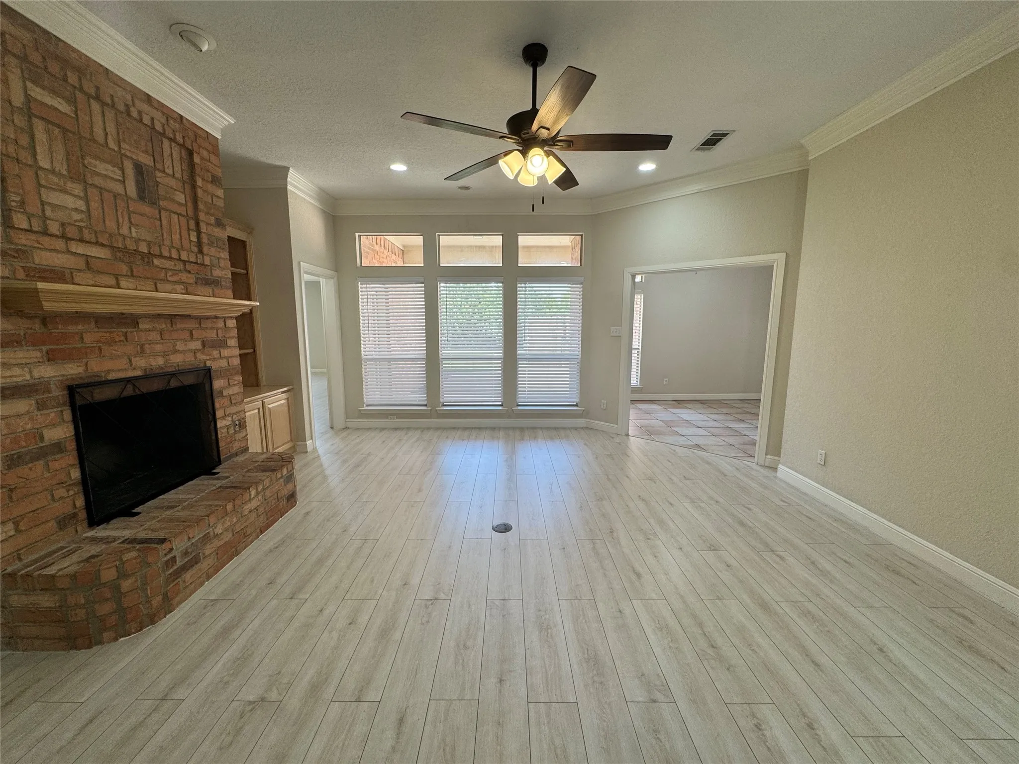 Single Family Residence For Rent in Tarrant County , 6376 Newport Court, Fort Worth, Texas 76116, 4 Bedroom, 3 Bathroom, 2 Garage spaces, 2,738 Sqft, built in 1999, mls#21328169, Real Estate Agent in Fort Worth, Homes For Rent in Tarrant county, Homes For Rent in Fort Worth, Realtor in Fort Worth Texas, Real Estate Brokerage Independent Realty Texas, Luminita Cordes Realtor
