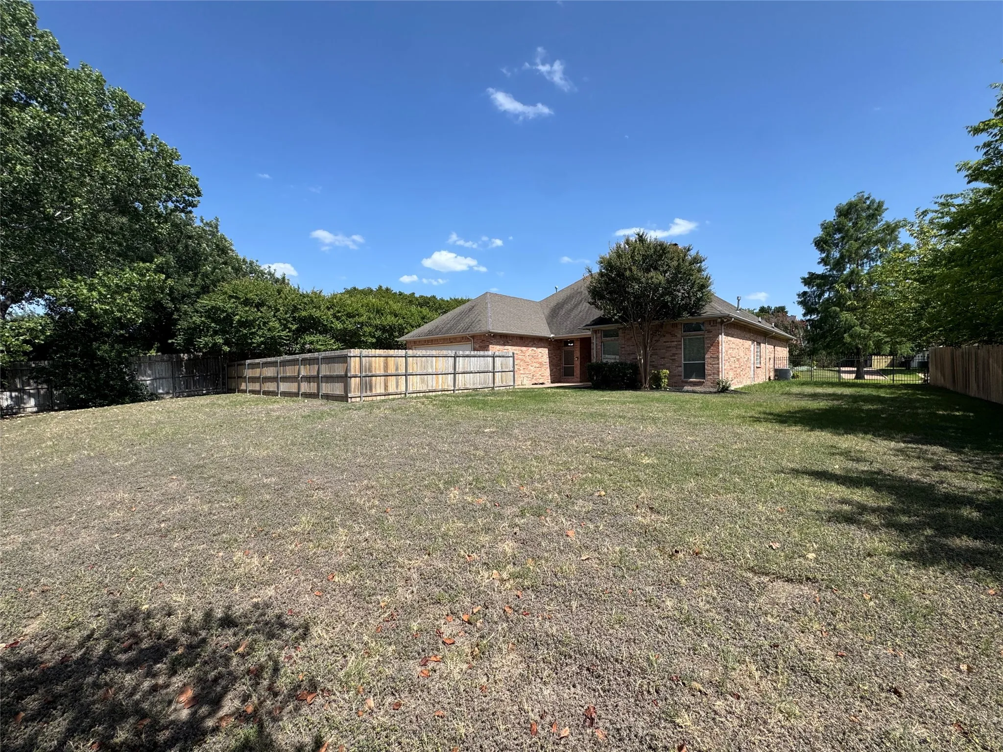 Single Family Residence For Rent in Tarrant County , 6376 Newport Court, Fort Worth, Texas 76116, 4 Bedroom, 3 Bathroom, 2 Garage spaces, 2,738 Sqft, built in 1999, mls#21328169, Real Estate Agent in Fort Worth, Homes For Rent in Tarrant county, Homes For Rent in Fort Worth, Realtor in Fort Worth Texas, Real Estate Brokerage Independent Realty Texas, Luminita Cordes Realtor