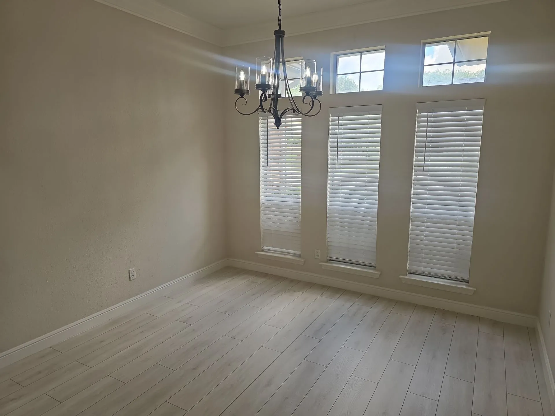 Single Family Residence For Rent in Tarrant County , 6376 Newport Court, Fort Worth, Texas 76116, 4 Bedroom, 3 Bathroom, 2 Garage spaces, 2,738 Sqft, built in 1999, mls#21328169, Real Estate Agent in Fort Worth, Homes For Rent in Tarrant county, Homes For Rent in Fort Worth, Realtor in Fort Worth Texas, Real Estate Brokerage Independent Realty Texas, Luminita Cordes Realtor