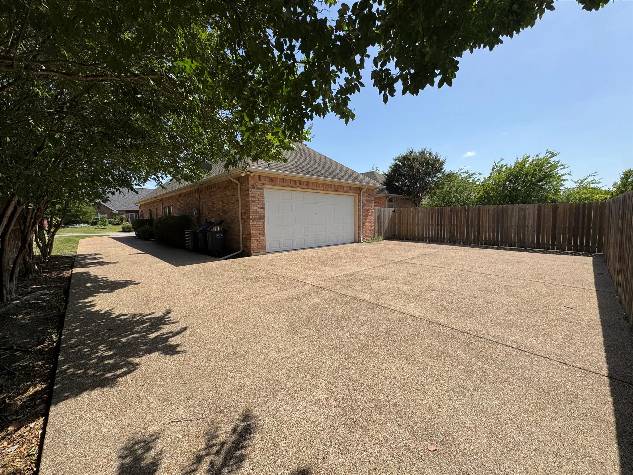 Single Family Residence For Rent in Tarrant County , 6376 Newport Court, Fort Worth, Texas 76116, 4 Bedroom, 3 Bathroom, 2 Garage spaces, 2,738 Sqft, built in 1999, mls#21328169, Real Estate Agent in Fort Worth, Homes For Rent in Tarrant county, Homes For Rent in Fort Worth, Realtor in Fort Worth Texas, Real Estate Brokerage Independent Realty Texas, Luminita Cordes Realtor