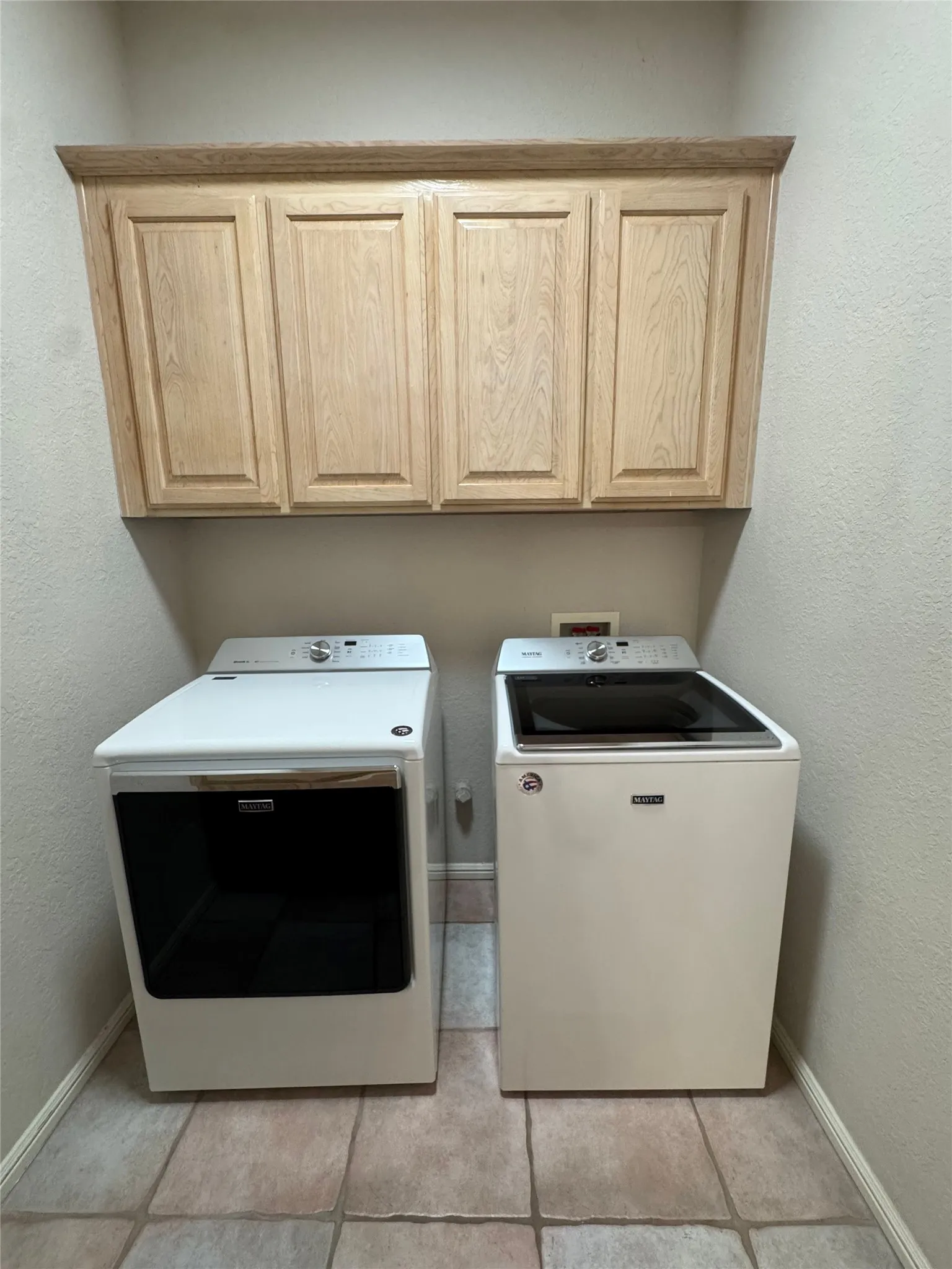 Single Family Residence For Rent in Tarrant County , 6376 Newport Court, Fort Worth, Texas 76116, 4 Bedroom, 3 Bathroom, 2 Garage spaces, 2,738 Sqft, built in 1999, mls#21328169, Real Estate Agent in Fort Worth, Homes For Rent in Tarrant county, Homes For Rent in Fort Worth, Realtor in Fort Worth Texas, Real Estate Brokerage Independent Realty Texas, Luminita Cordes Realtor