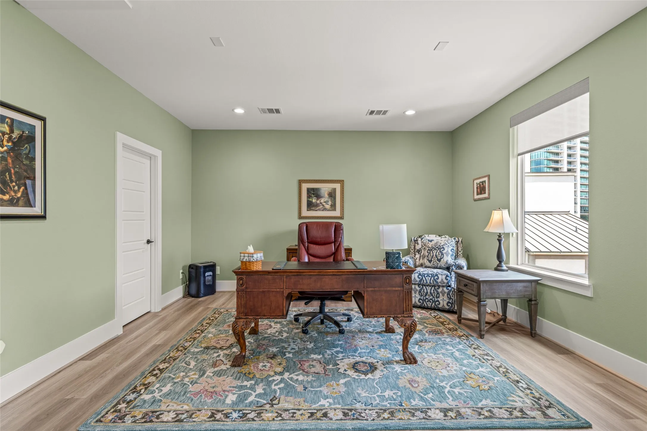 Sellers use Media rm as their office