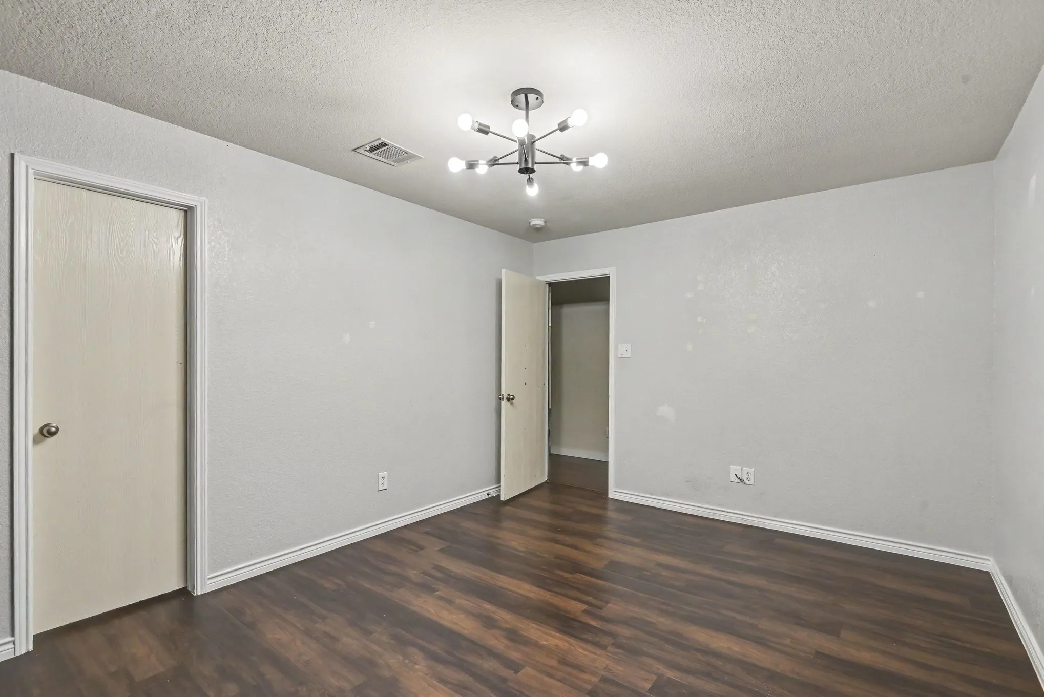 Single Family Residence For Sale in Tarrant County , 7164 Kickapoo Drive, Fort Worth, Texas 76179, 4 Bedroom, 3 Bathroom, 2 Garage spaces, 3,032 Sqft, built in 2007, mls#21329907, Real Estate Agent in Fort Worth, Homes For Sale in Tarrant county, Homes For Sale in Fort Worth, Realtor in Fort Worth Texas, Real Estate Brokerage Independent Realty Texas, Luminita Cordes Realtor