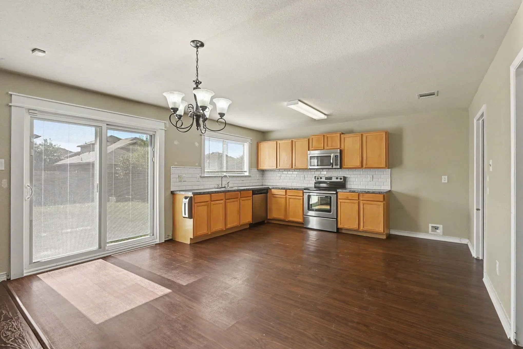 Single Family Residence For Sale in Tarrant County , 7164 Kickapoo Drive, Fort Worth, Texas 76179, 4 Bedroom, 3 Bathroom, 2 Garage spaces, 3,032 Sqft, built in 2007, mls#21329907, Real Estate Agent in Fort Worth, Homes For Sale in Tarrant county, Homes For Sale in Fort Worth, Realtor in Fort Worth Texas, Real Estate Brokerage Independent Realty Texas, Luminita Cordes Realtor
