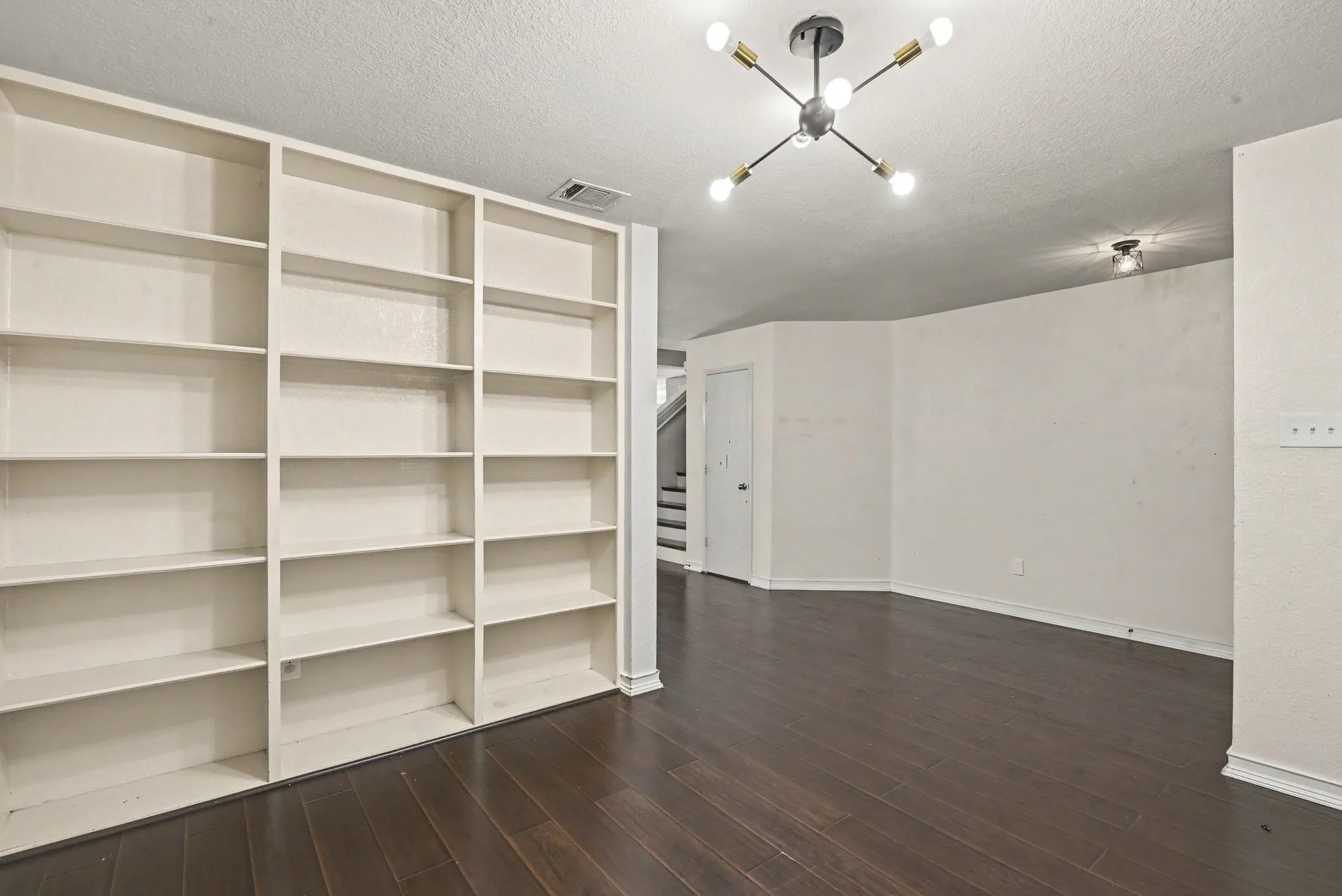 Single Family Residence For Sale in Tarrant County , 7164 Kickapoo Drive, Fort Worth, Texas 76179, 4 Bedroom, 3 Bathroom, 2 Garage spaces, 3,032 Sqft, built in 2007, mls#21329907, Real Estate Agent in Fort Worth, Homes For Sale in Tarrant county, Homes For Sale in Fort Worth, Realtor in Fort Worth Texas, Real Estate Brokerage Independent Realty Texas, Luminita Cordes Realtor