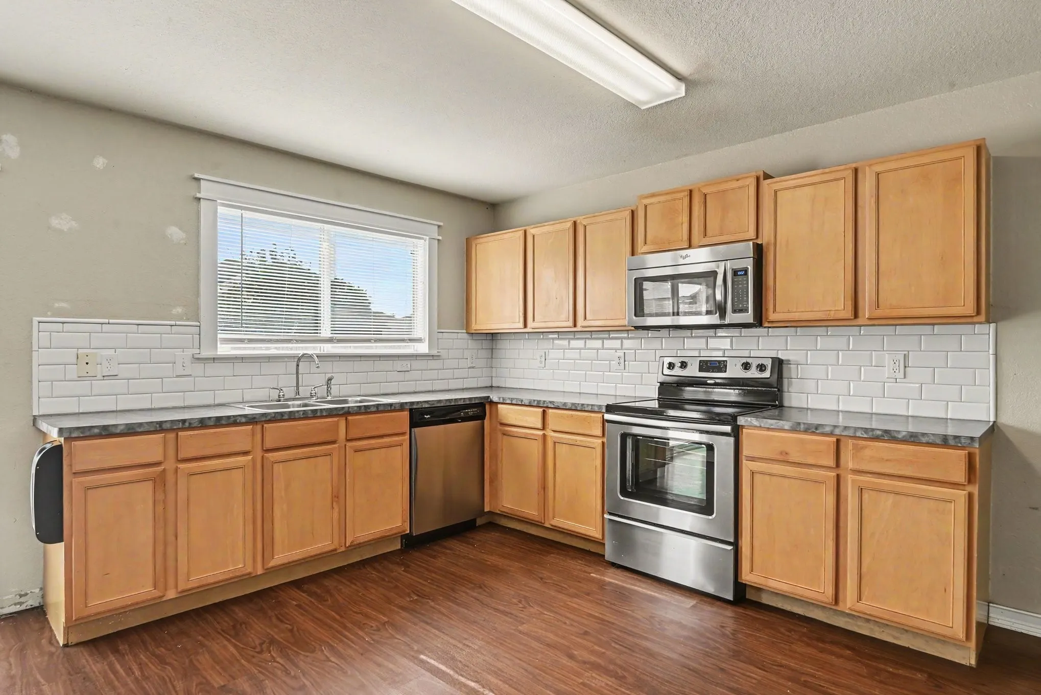 Single Family Residence For Sale in Tarrant County , 7164 Kickapoo Drive, Fort Worth, Texas 76179, 4 Bedroom, 3 Bathroom, 2 Garage spaces, 3,032 Sqft, built in 2007, mls#21329907, Real Estate Agent in Fort Worth, Homes For Sale in Tarrant county, Homes For Sale in Fort Worth, Realtor in Fort Worth Texas, Real Estate Brokerage Independent Realty Texas, Luminita Cordes Realtor
