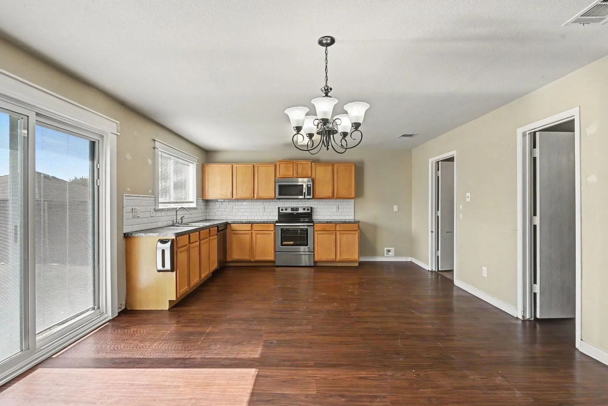 Single Family Residence For Sale in Tarrant County , 7164 Kickapoo Drive, Fort Worth, Texas 76179, 4 Bedroom, 3 Bathroom, 2 Garage spaces, 3,032 Sqft, built in 2007, mls#21329907, Real Estate Agent in Fort Worth, Homes For Sale in Tarrant county, Homes For Sale in Fort Worth, Realtor in Fort Worth Texas, Real Estate Brokerage Independent Realty Texas, Luminita Cordes Realtor