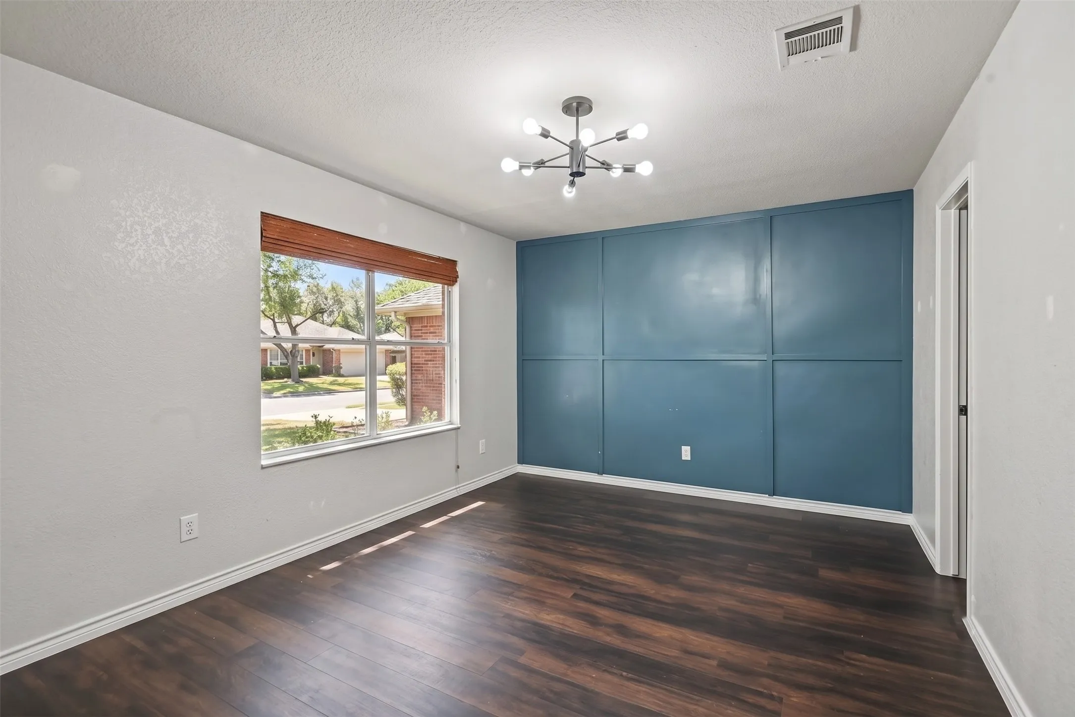 Single Family Residence For Sale in Tarrant County , 7164 Kickapoo Drive, Fort Worth, Texas 76179, 4 Bedroom, 3 Bathroom, 2 Garage spaces, 3,032 Sqft, built in 2007, mls#21329907, Real Estate Agent in Fort Worth, Homes For Sale in Tarrant county, Homes For Sale in Fort Worth, Realtor in Fort Worth Texas, Real Estate Brokerage Independent Realty Texas, Luminita Cordes Realtor