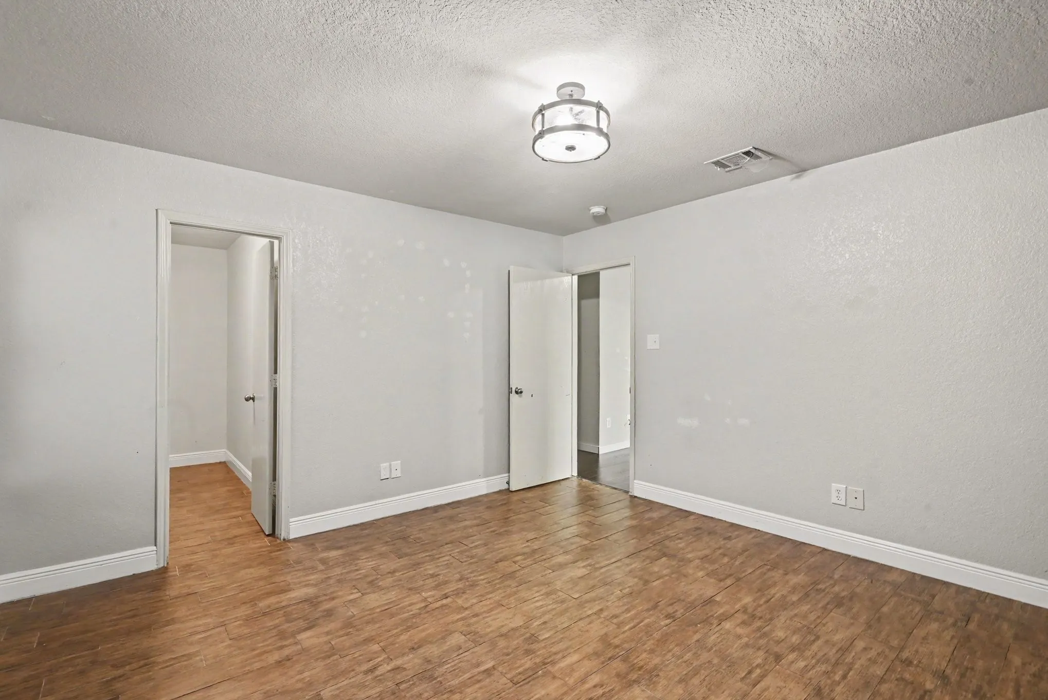 Single Family Residence For Sale in Tarrant County , 7164 Kickapoo Drive, Fort Worth, Texas 76179, 4 Bedroom, 3 Bathroom, 2 Garage spaces, 3,032 Sqft, built in 2007, mls#21329907, Real Estate Agent in Fort Worth, Homes For Sale in Tarrant county, Homes For Sale in Fort Worth, Realtor in Fort Worth Texas, Real Estate Brokerage Independent Realty Texas, Luminita Cordes Realtor