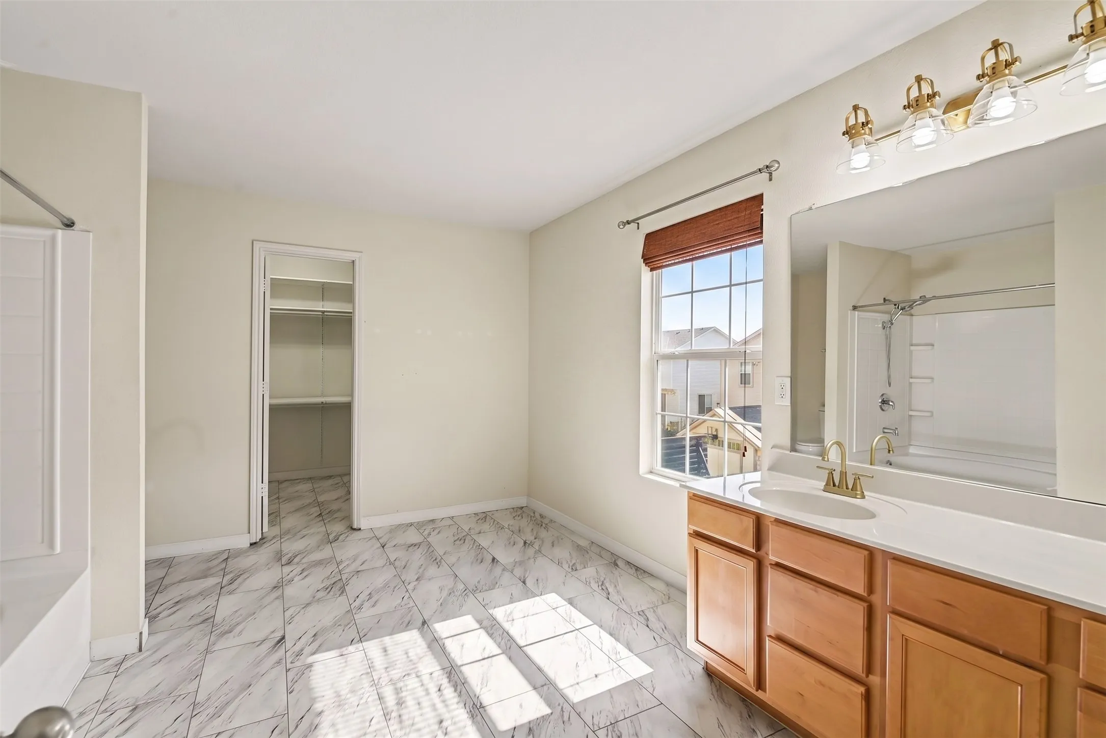 Single Family Residence For Sale in Tarrant County , 7164 Kickapoo Drive, Fort Worth, Texas 76179, 4 Bedroom, 3 Bathroom, 2 Garage spaces, 3,032 Sqft, built in 2007, mls#21329907, Real Estate Agent in Fort Worth, Homes For Sale in Tarrant county, Homes For Sale in Fort Worth, Realtor in Fort Worth Texas, Real Estate Brokerage Independent Realty Texas, Luminita Cordes Realtor