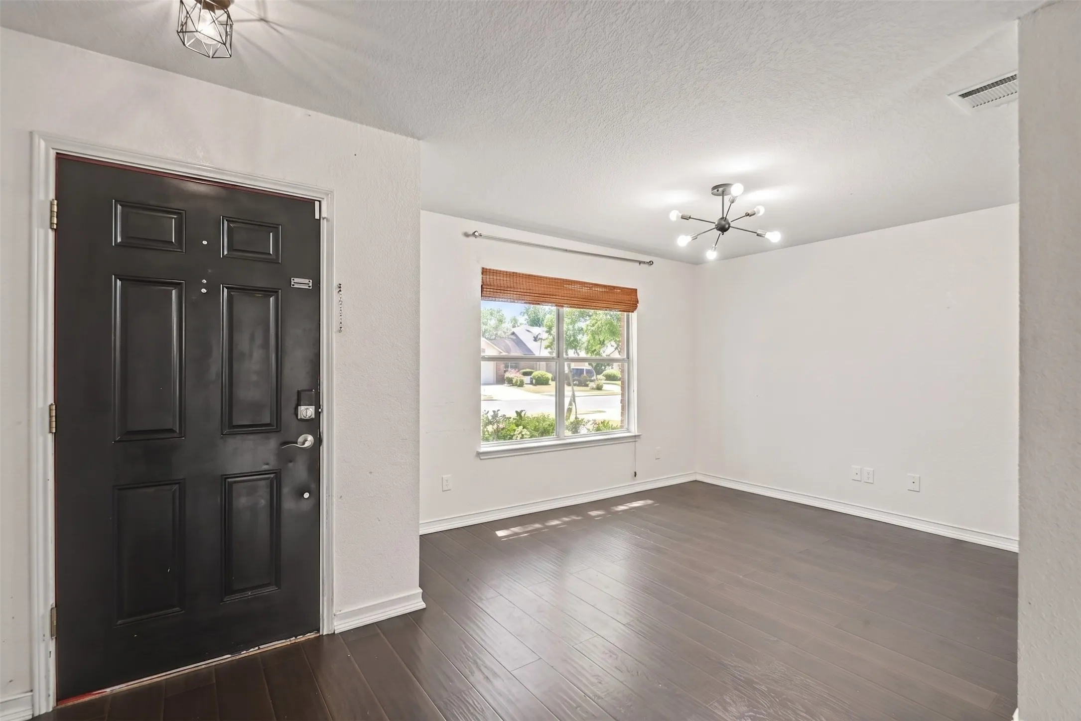 Single Family Residence For Sale in Tarrant County , 7164 Kickapoo Drive, Fort Worth, Texas 76179, 4 Bedroom, 3 Bathroom, 2 Garage spaces, 3,032 Sqft, built in 2007, mls#21329907, Real Estate Agent in Fort Worth, Homes For Sale in Tarrant county, Homes For Sale in Fort Worth, Realtor in Fort Worth Texas, Real Estate Brokerage Independent Realty Texas, Luminita Cordes Realtor