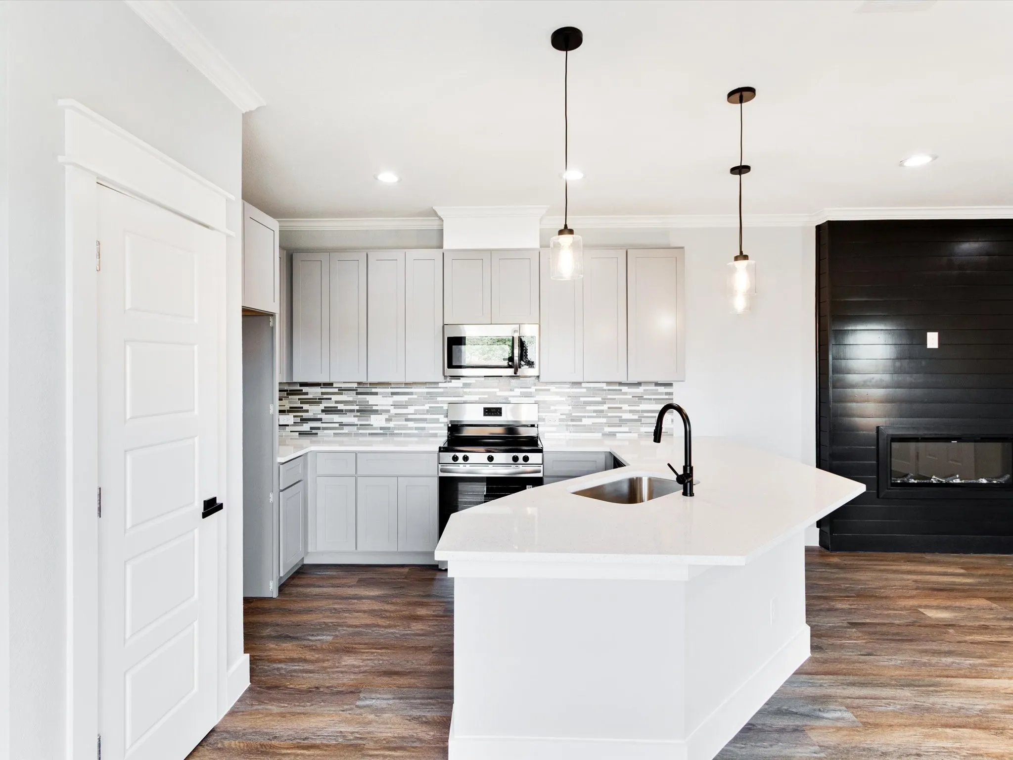 Single Family Residence For Sale in Tarrant County , 6223 Post Oak Terrace, Fort Worth, Texas 76112, 3 Bedroom, 3 Bathroom, 2 Garage spaces, 1,555 Sqft, built in 2025, mls#21314495, Real Estate Agent in Fort Worth, Homes For Sale in Tarrant county, Homes For Sale in Fort Worth, Realtor in Fort Worth Texas, Real Estate Brokerage Independent Realty Texas, Luminita Cordes Realtor